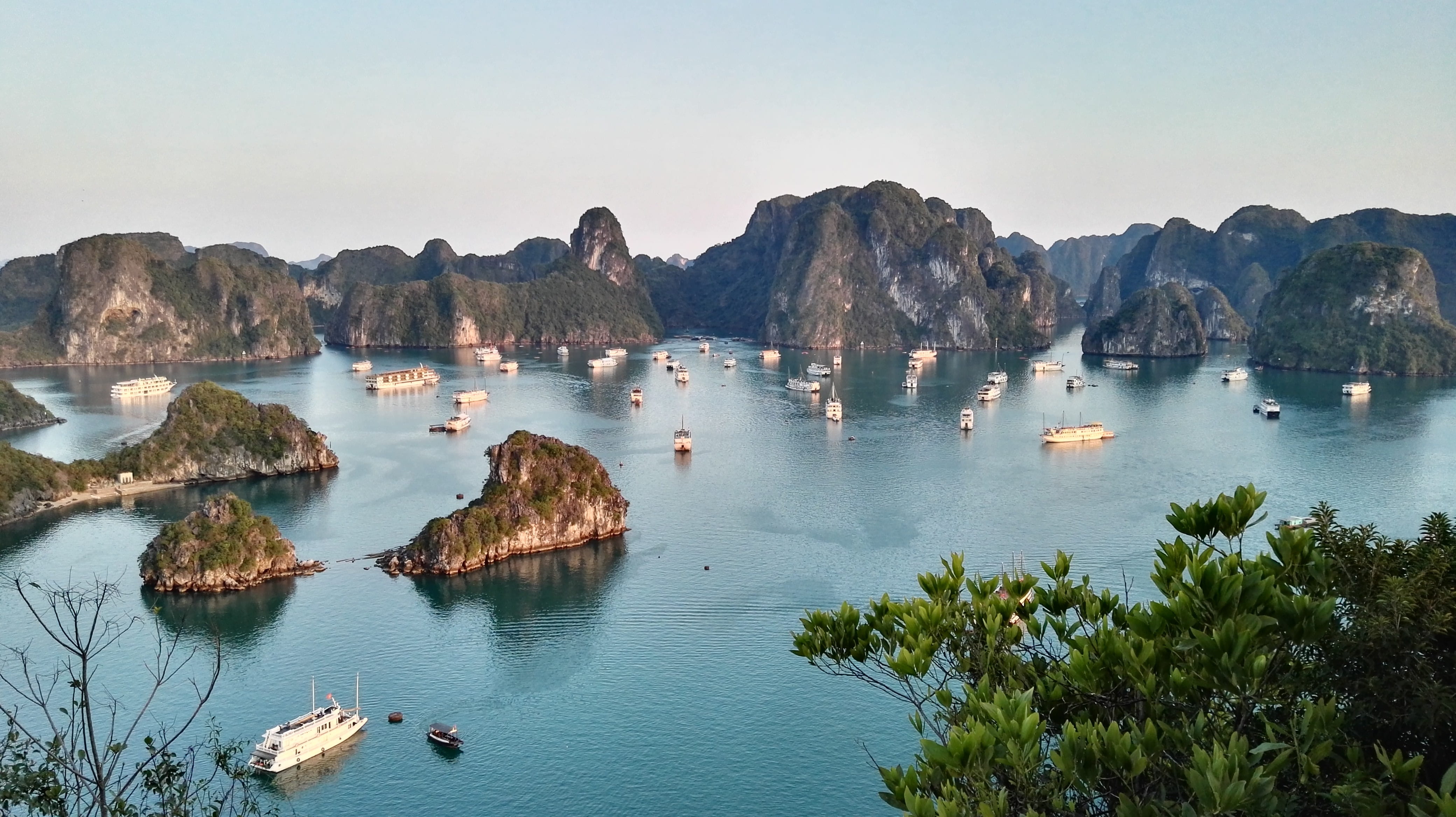 4K, beauty in nature, solid, island, islands, halong bay, mountain, beach, outdoors, boats, bay, water, tranquil scene, scenics - nature, land, sailboat, HD Wallpaper