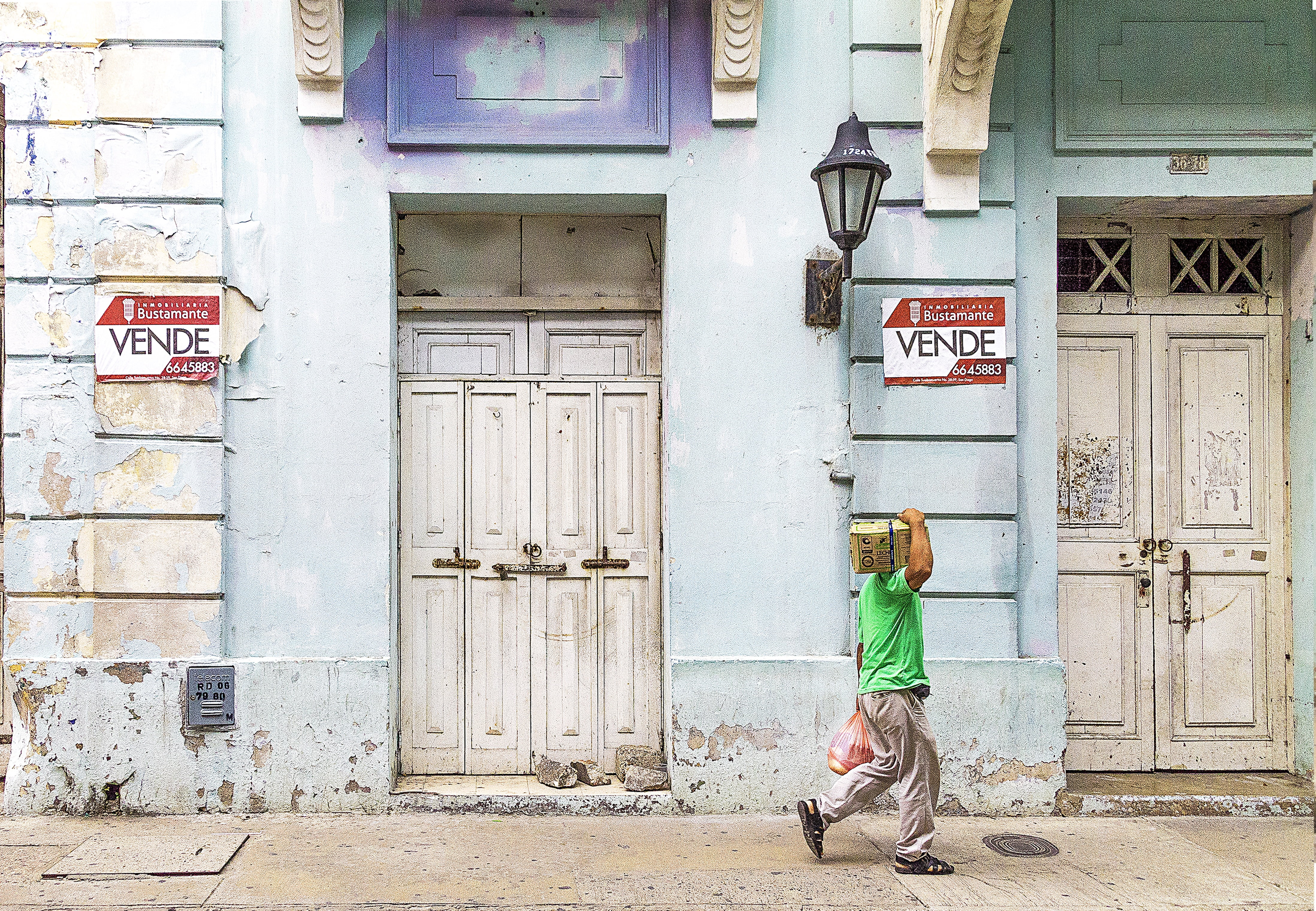 built structure, tradition, communication, for sale, women, cartagena, male, full length, day, colombia, street, western script, wood, hairstyle, pedestrian, HD Wallpaper