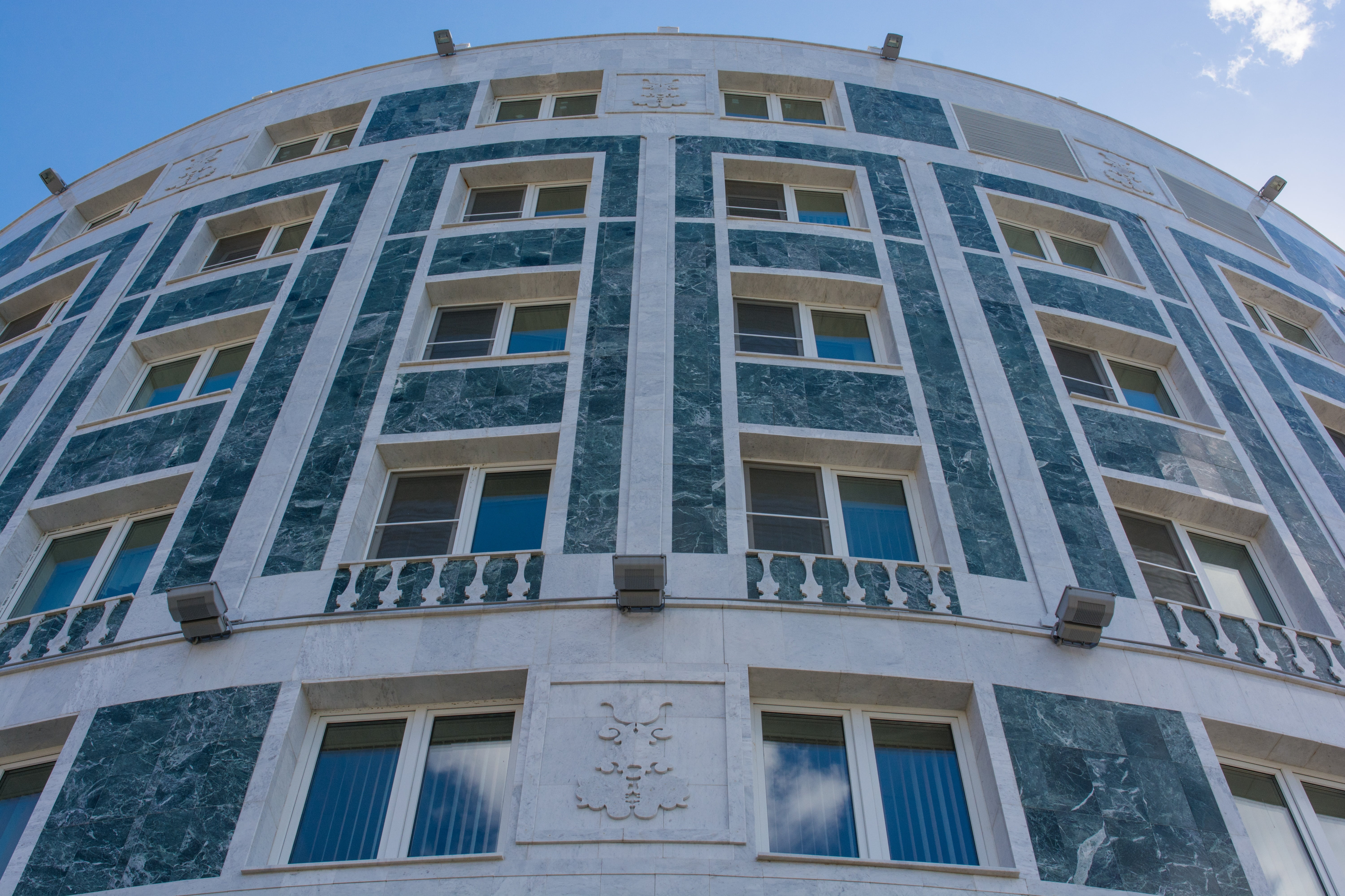 facade, low angle view, green, day, wall, semicircle, 5K, courthouse, structure, architecture, luxury, glass - material, building exterior, built structure, HD Wallpaper