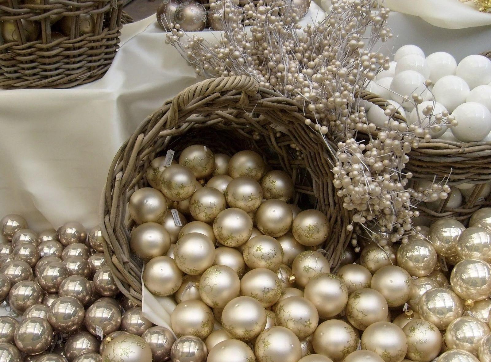 christmas, scattering, lots, decorations, 720P, window, christmas decorations, balloons, baskets, HD Wallpaper