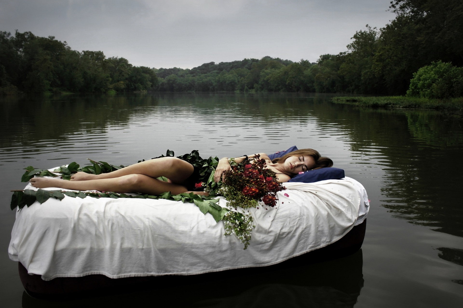 model, barefoot, women outdoors, 1080P, trees, bouquets, women, lying down, sleeping, river, bed, HD Wallpaper