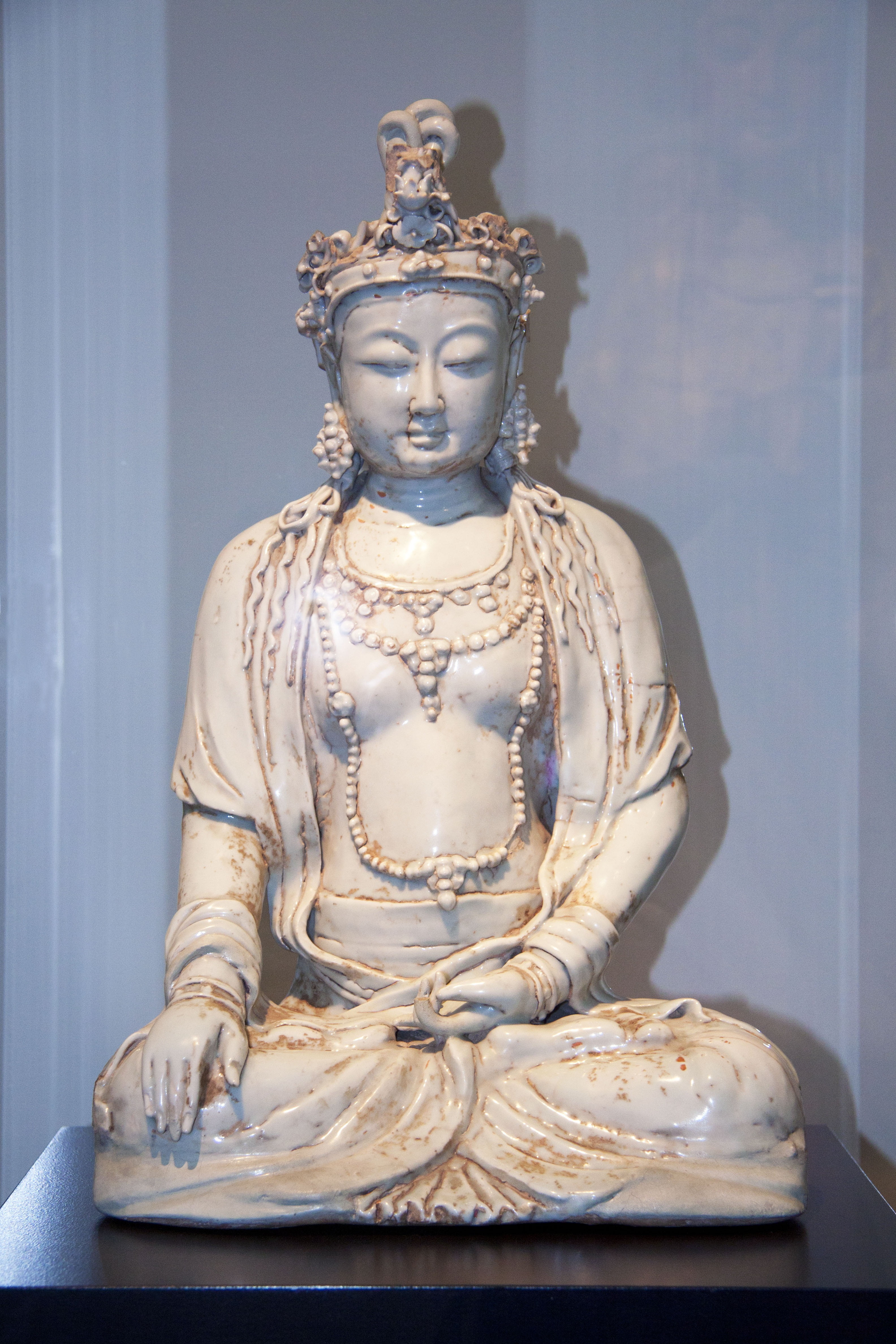 table, asia, glazed, no people, fernöstlich, belief, blue, close-up, buddha, wall - building feature, religion, craft, indoors, statue, art and craft, art, Phone HD Wallpaper