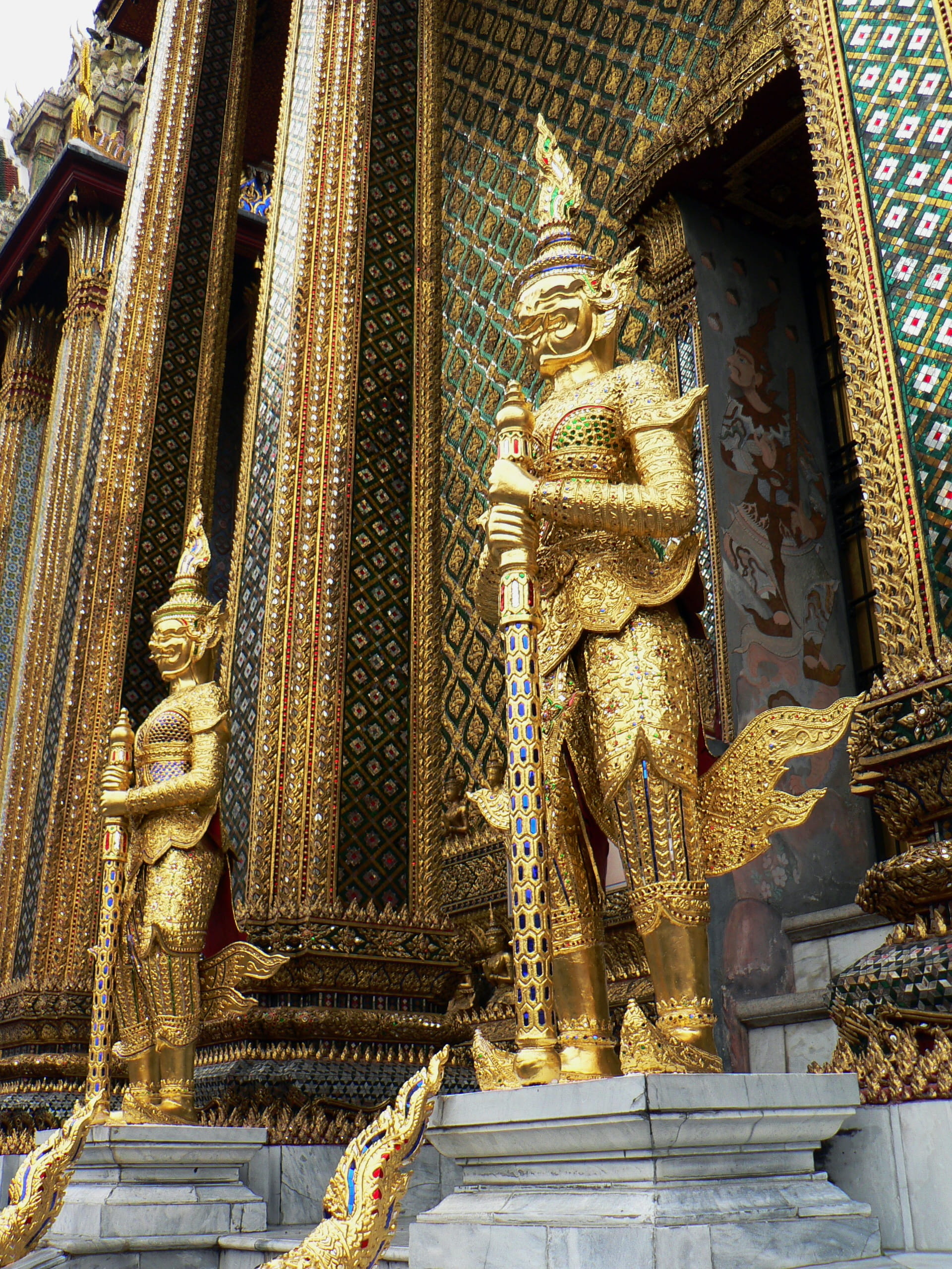 palace, Statues, building exterior, Thailand, sculpture, religion, ornate, low angle view, statue, architecture, spirituality, human representation, representation, Phone HD Wallpaper