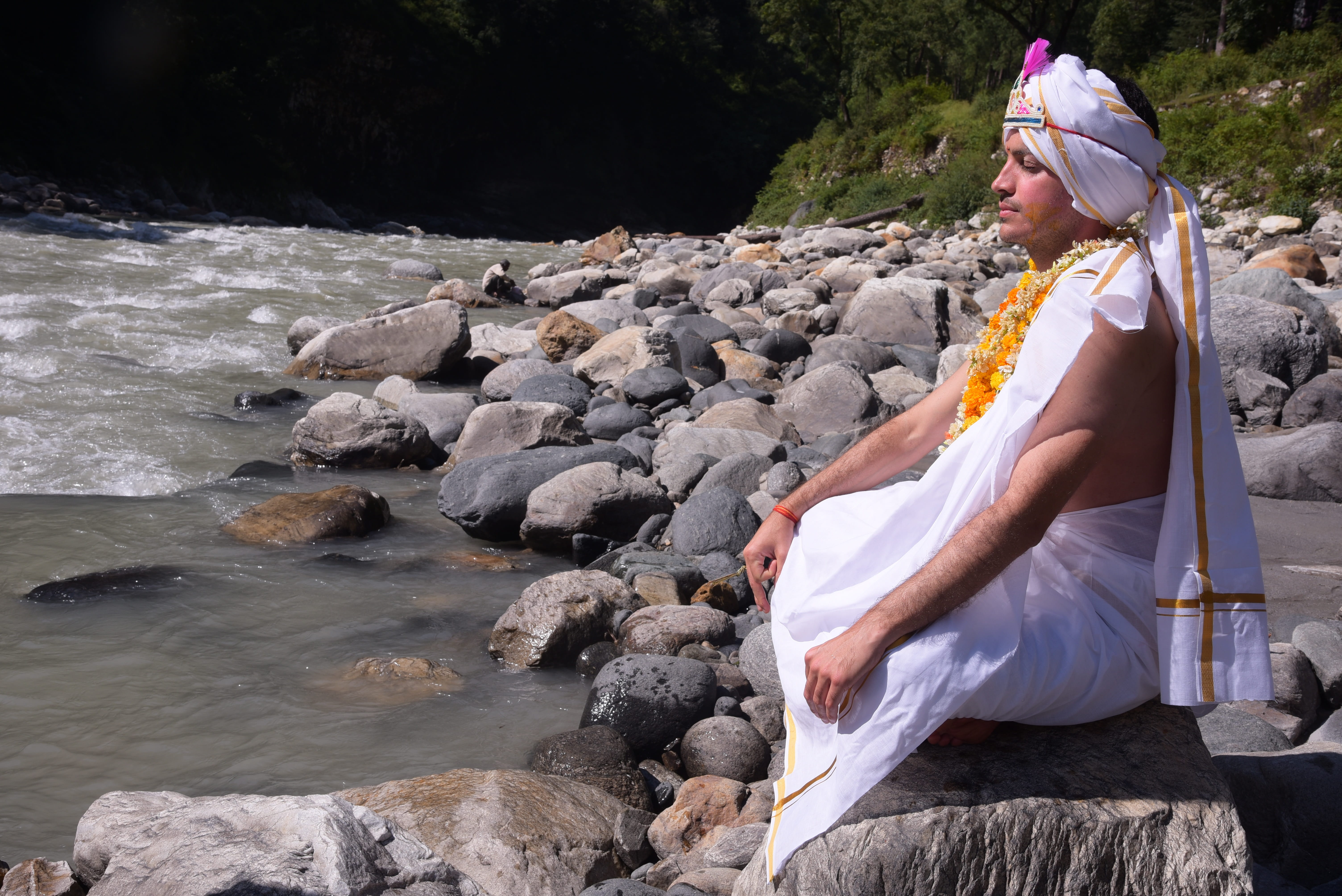 brahmachari ananta sharma, rock, yoga vidya gurukulam uttarkashi, women, rock - object, real people, outdoors, ganga, full length, lifestyles, dhyana, leisure activity, HD Wallpaper
