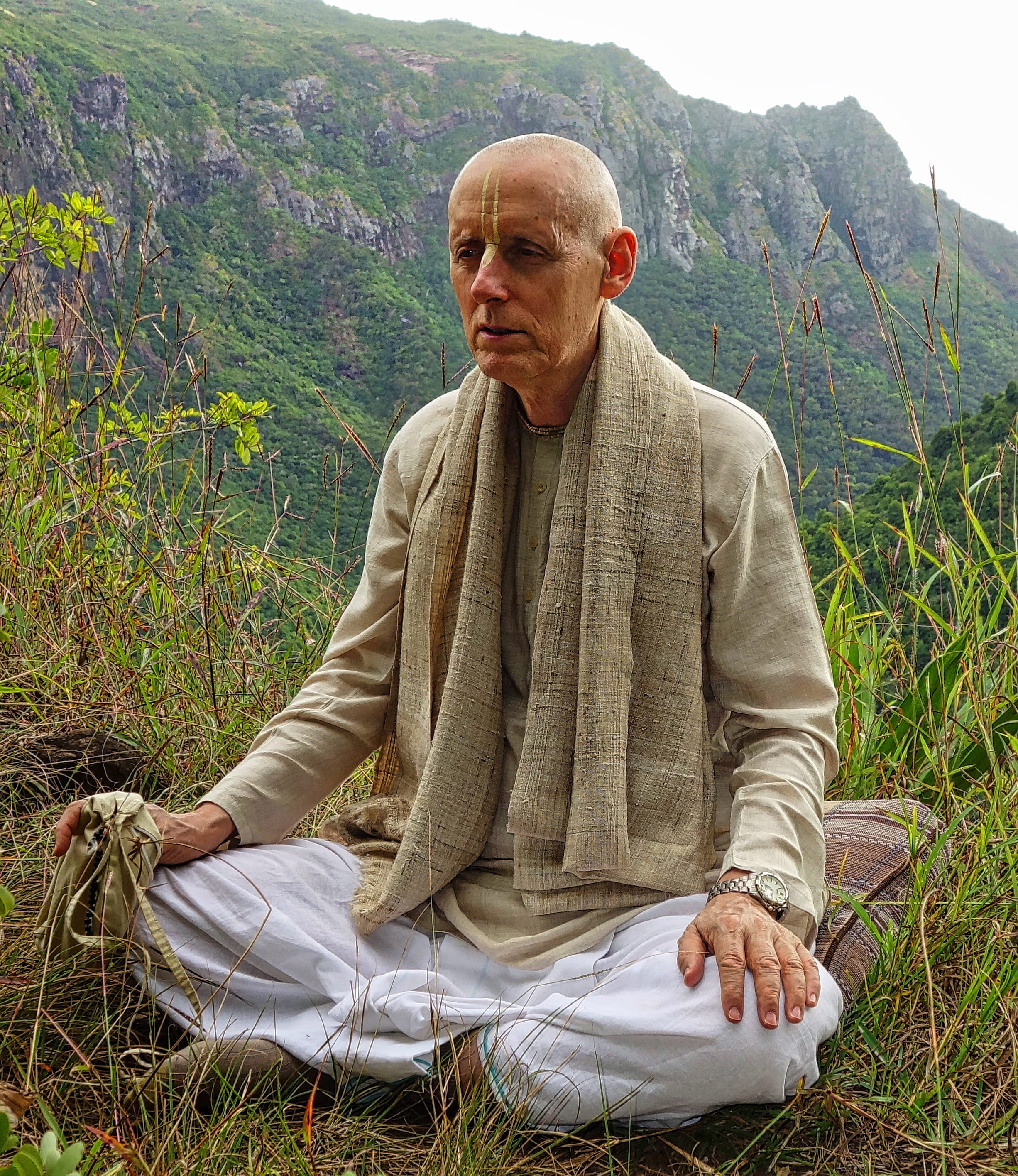 real people, plant, land, men, sitting, beauty in nature, adult, outdoors, mauritius, nature, mountain, hare krishna, leisure activity, mature men, casual clothing, Phone HD Wallpaper