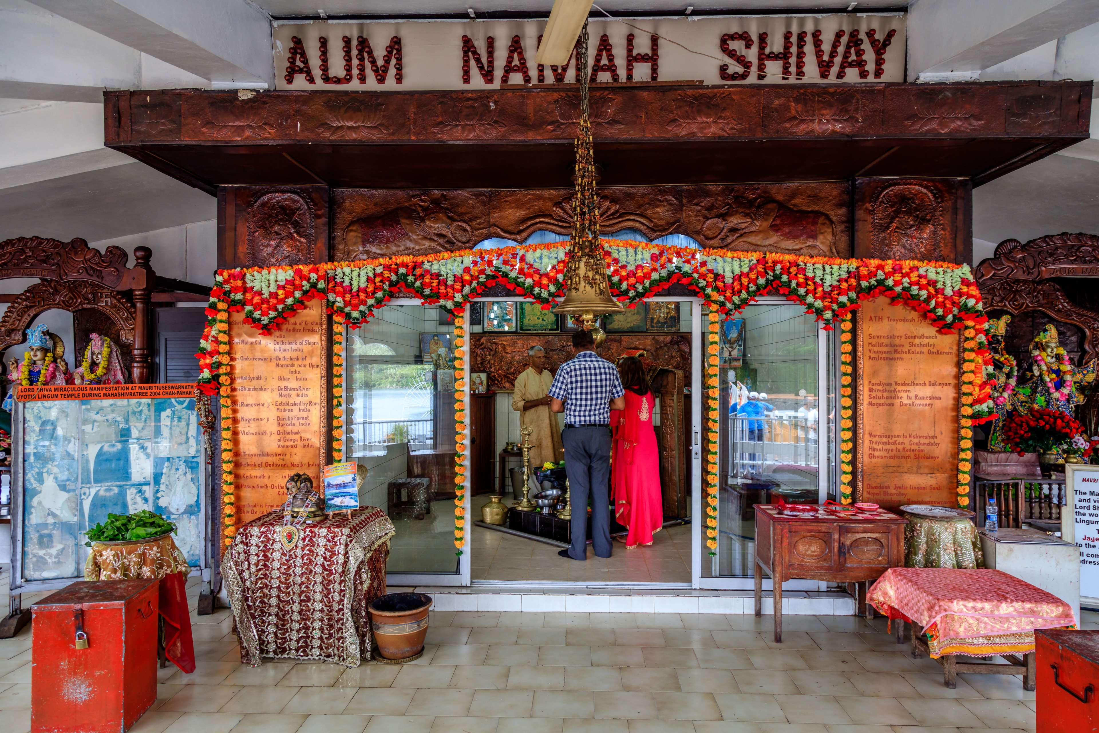 belief, full length, architecture, rear view, men, adult, place of worship, hindu, hinduism, store, women, mauricius, building exterior, ganga taiao, built structure, HD Wallpaper