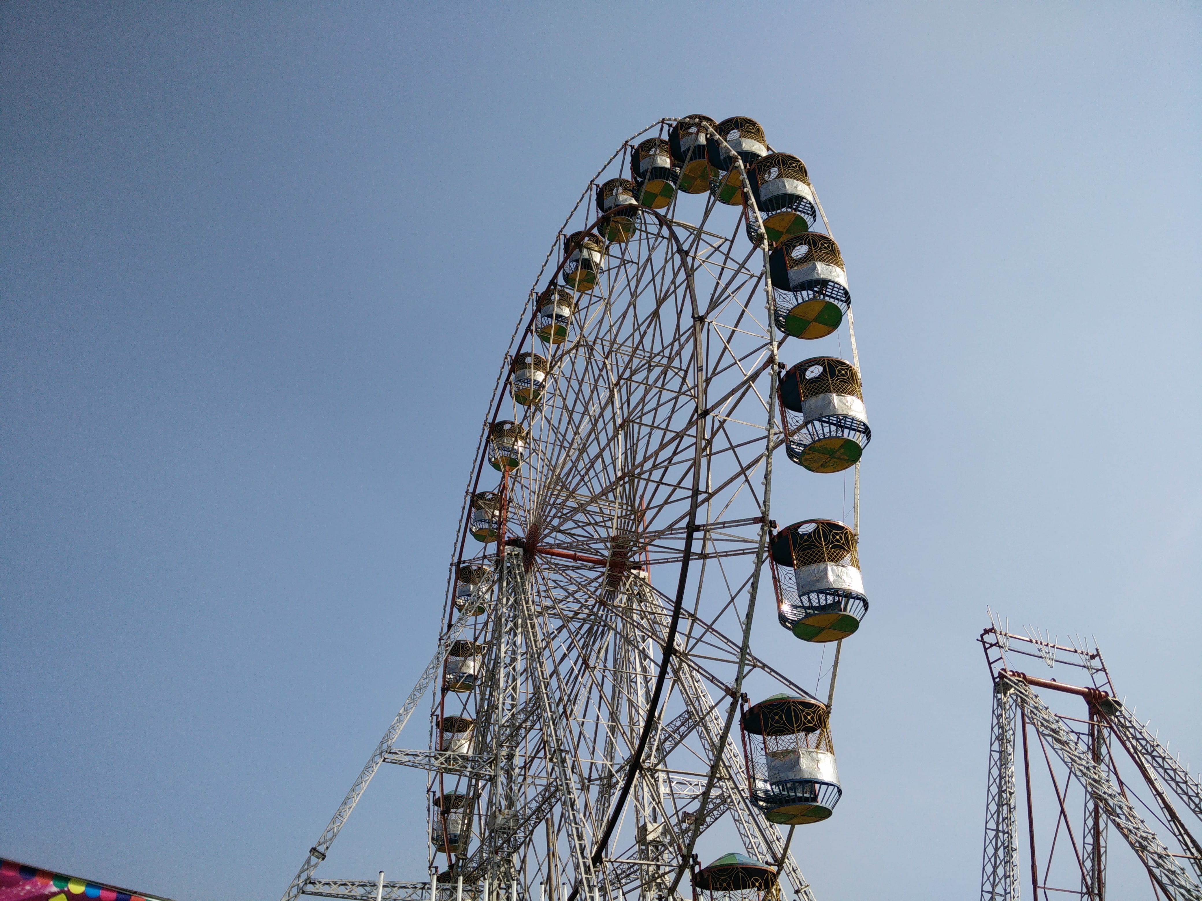 low angle view, no people, built structure, fairground, nature, leisure activity, circle, clear sky, ferris wheel, metal, india, sky, geometric shape, large, HD Wallpaper