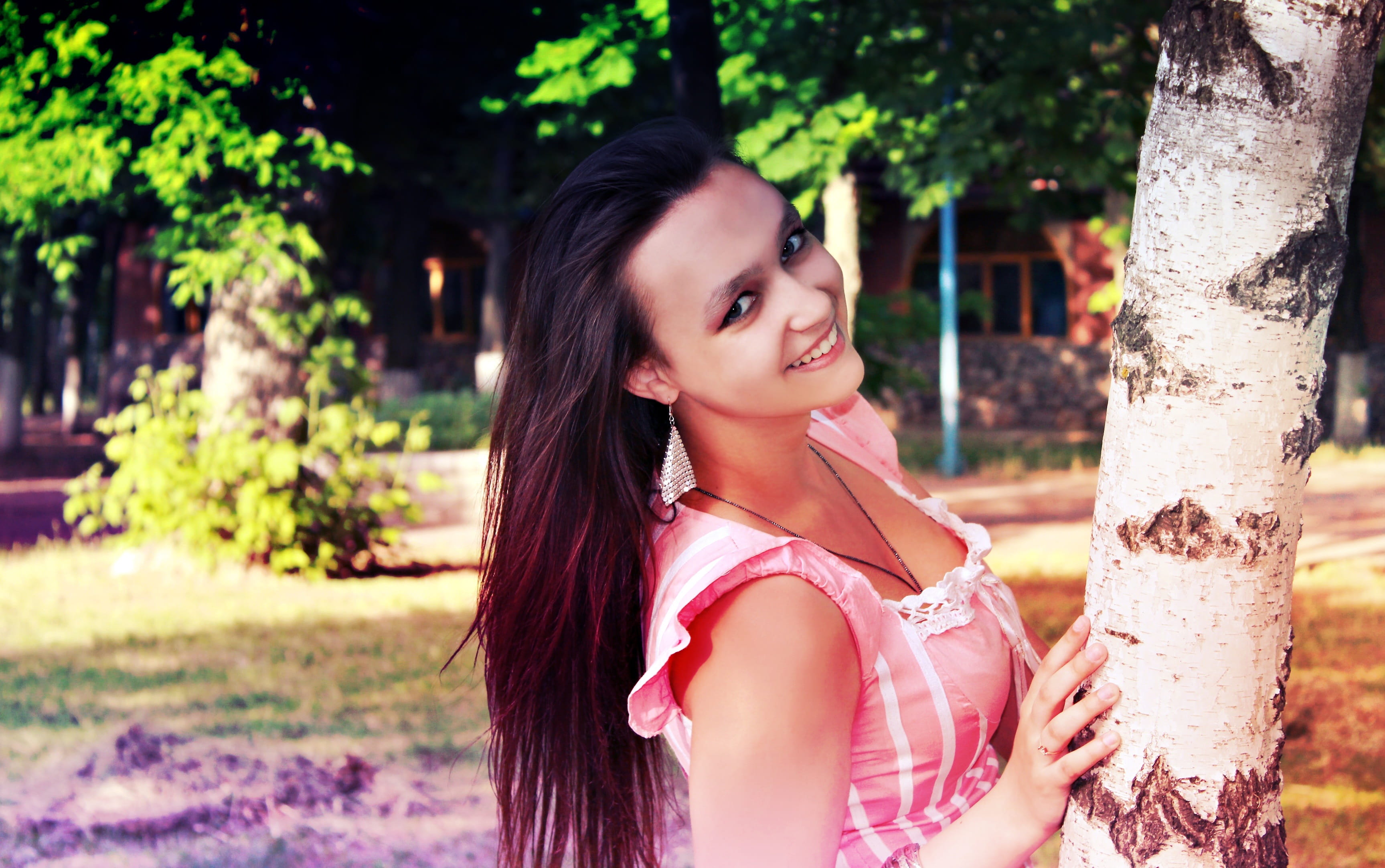 stroll, only women, adult, leisure activity, cute, Girl, model, Hair, beauty In Nature, smiling, brown Hair, focus on foreground, brunette, mood, summer, HD Wallpaper