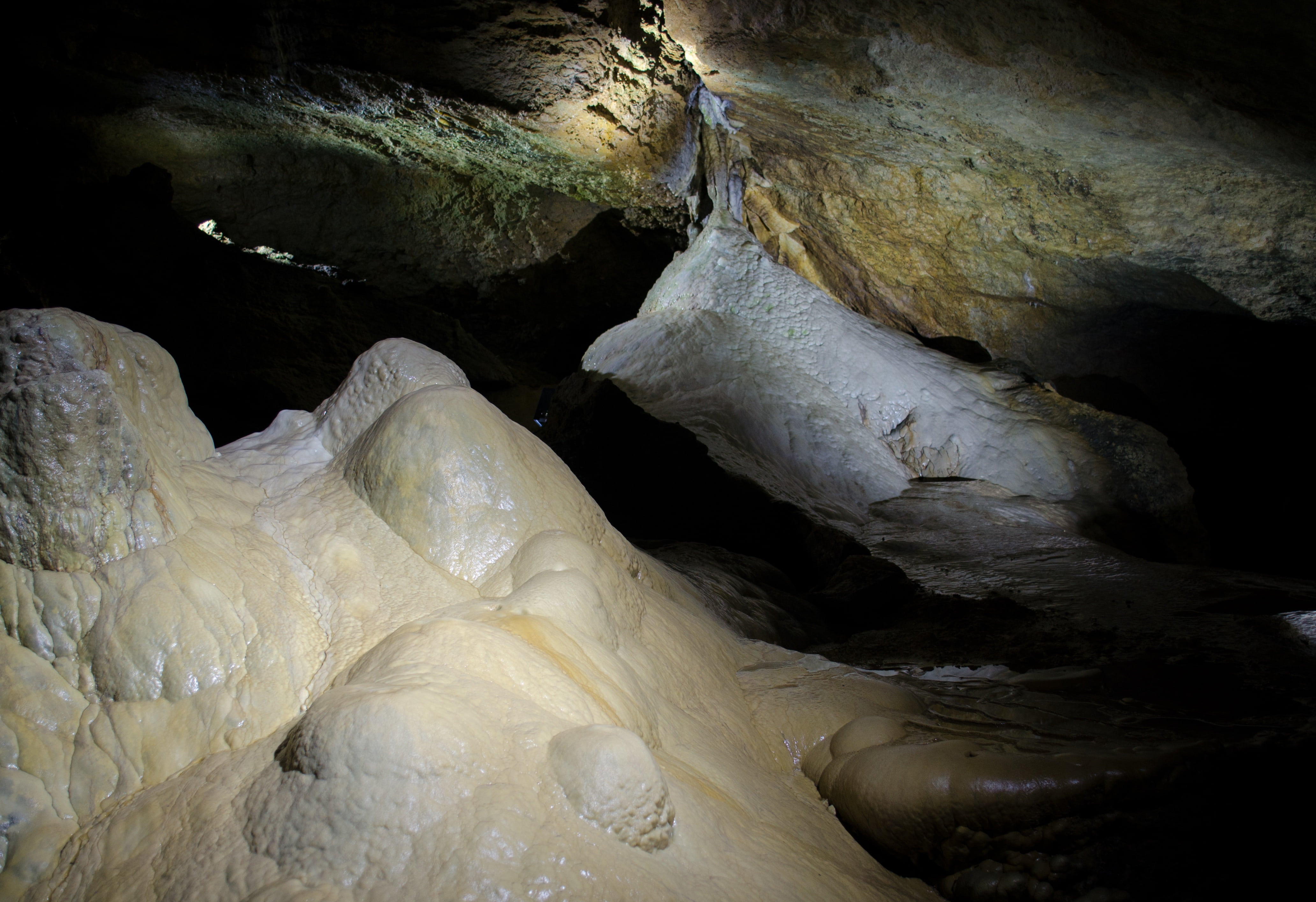 nature, natural pattern, iron oxide, rock - object, textured, white, stone deposits, cave, rock formation, indoors, tranquility, geology, brown, sophie cave, HD Wallpaper
