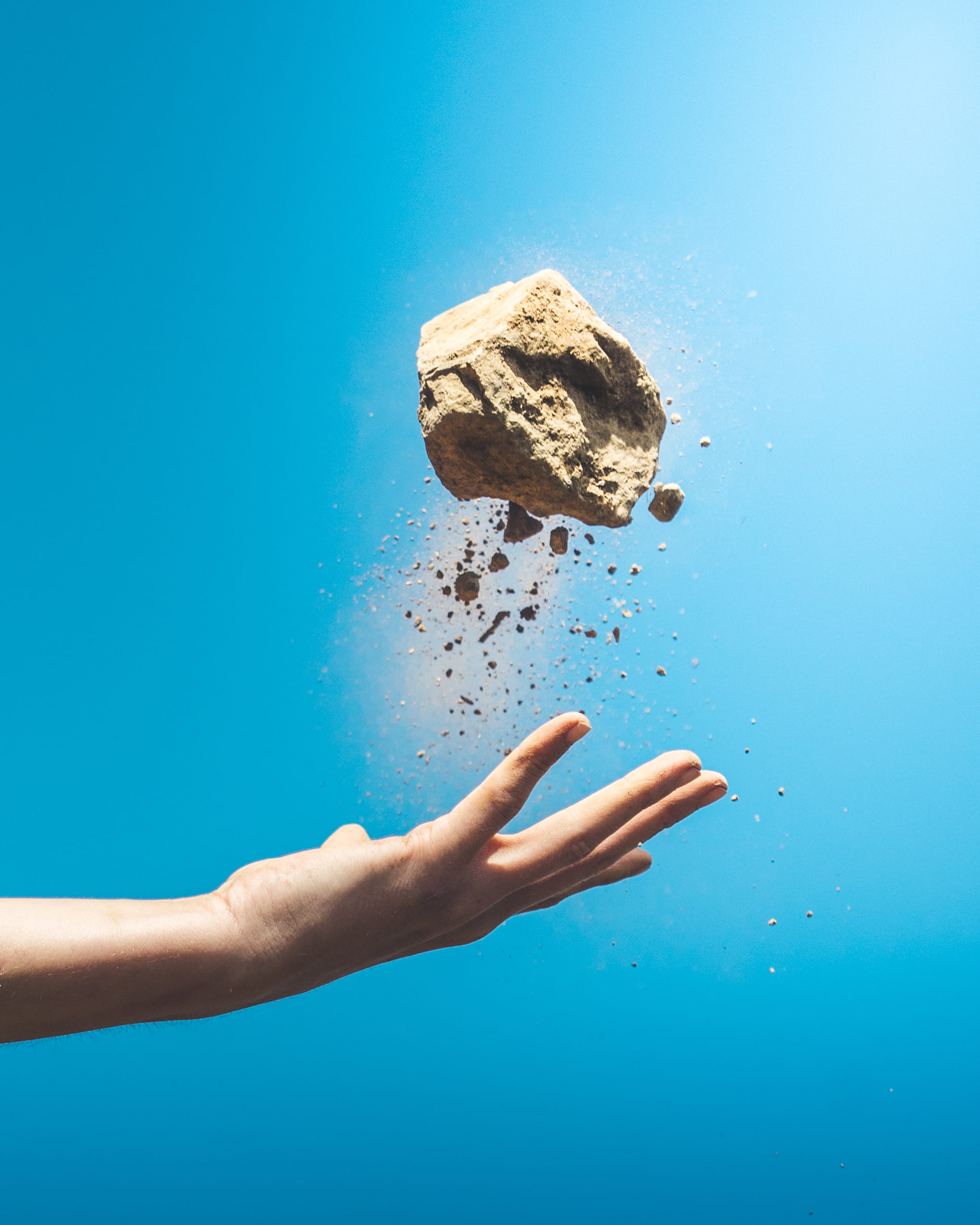finger, exploding, motivation, nature, food, photo, blue background, food and drink, throw, adult, nail, studio shot, rock, human hand, lightroom, light, Phone HD Wallpaper