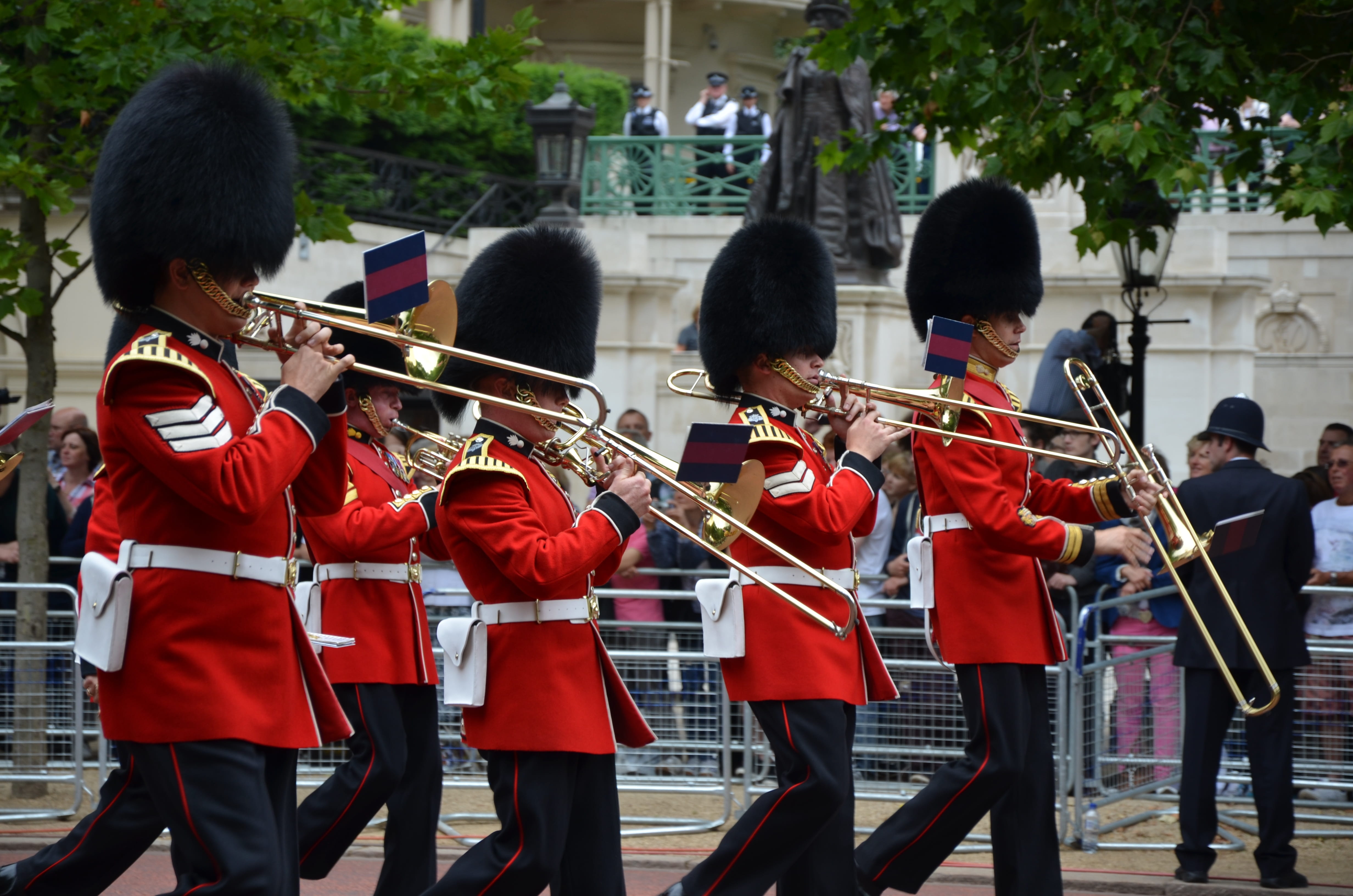 large group of people, clothing, playing, 4K, england, group of people, day, crowd, event, men, celebration, royal, outdoors, military uniform, band, guards, HD Wallpaper