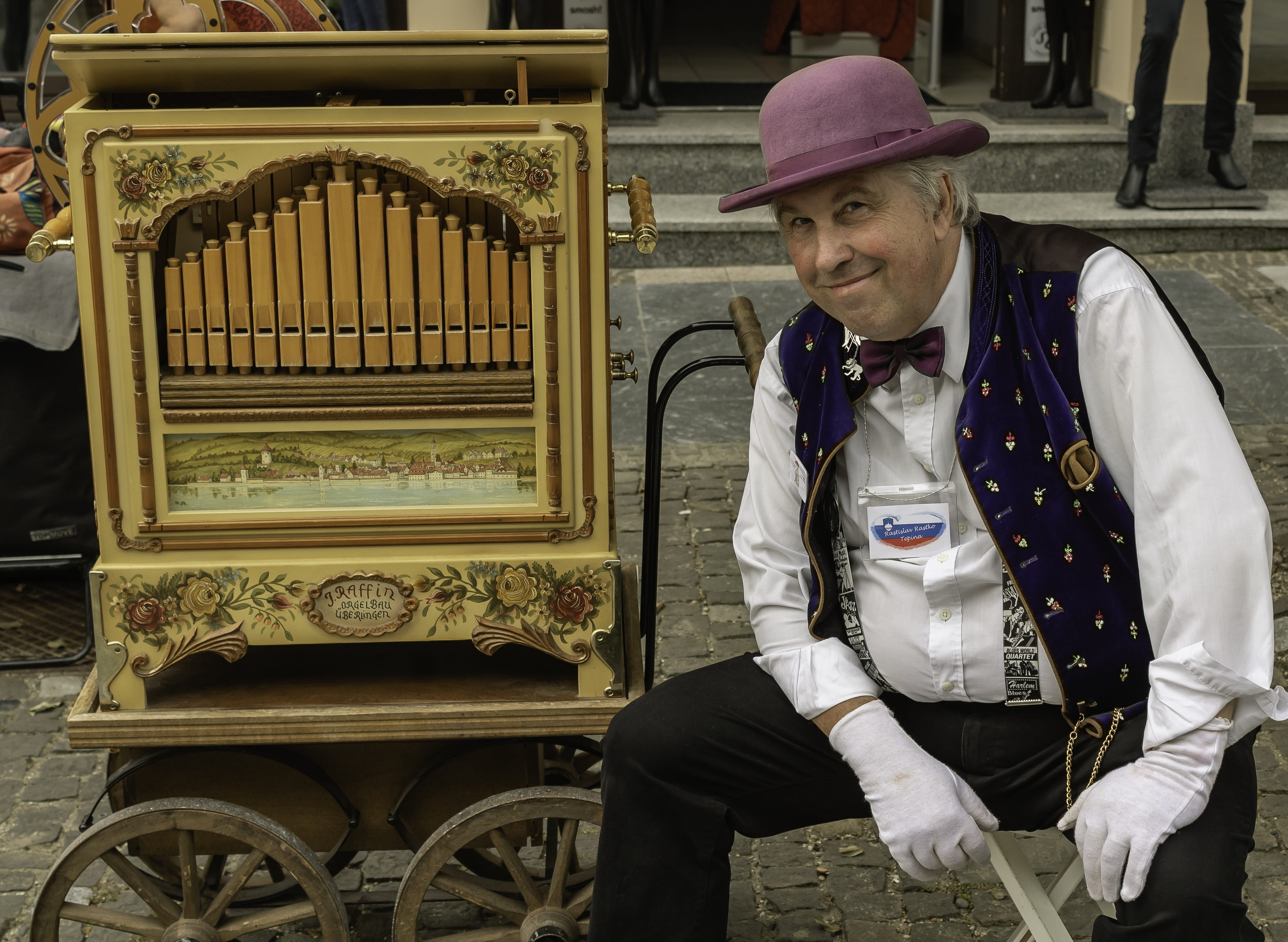 jukebox, festival, cultural, hat, women, celebration, senior men, tradition, architecture, front view, 4K, carnival, females, costume, mature adult, lifestyles, HD Wallpaper
