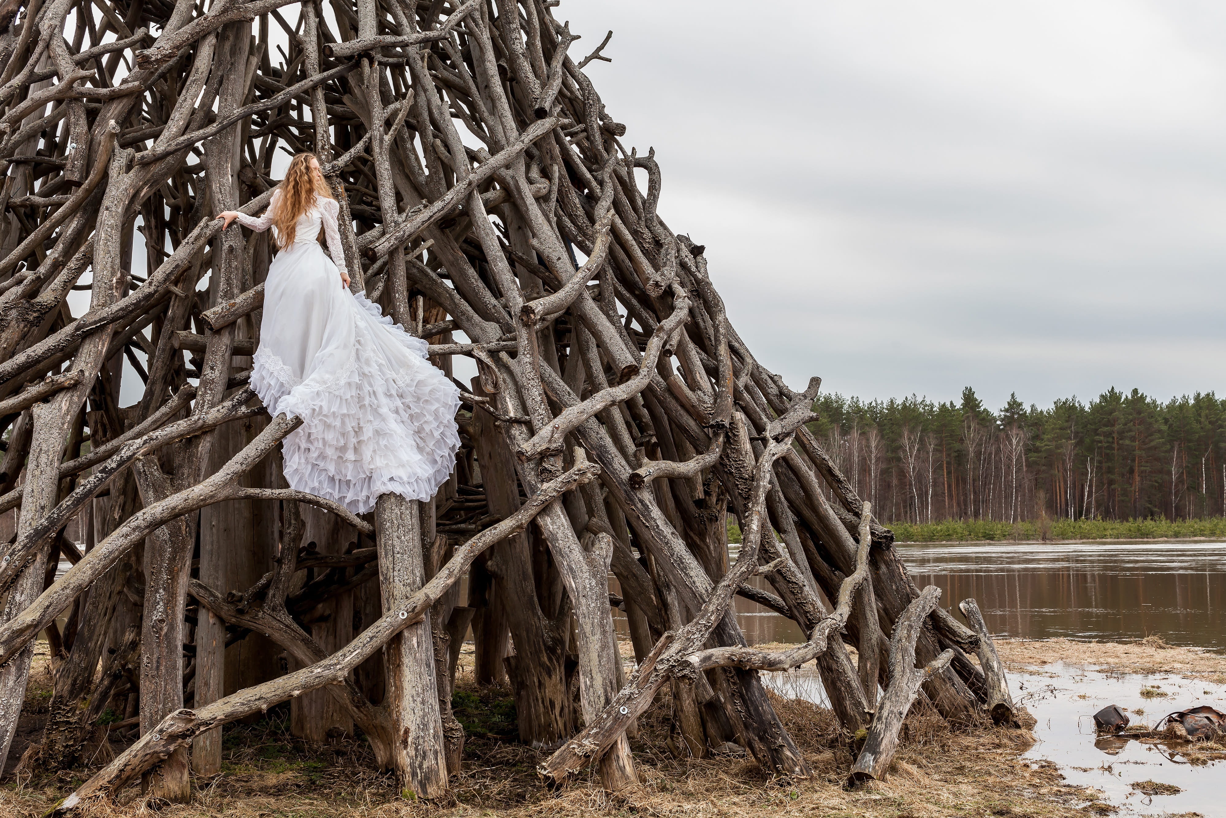 gown, architecture, beautiful, woman, formed, nature, woman in white, wood - material, tree, vertebrate, white, history, female, one Person, pyramid, gray, HD Wallpaper