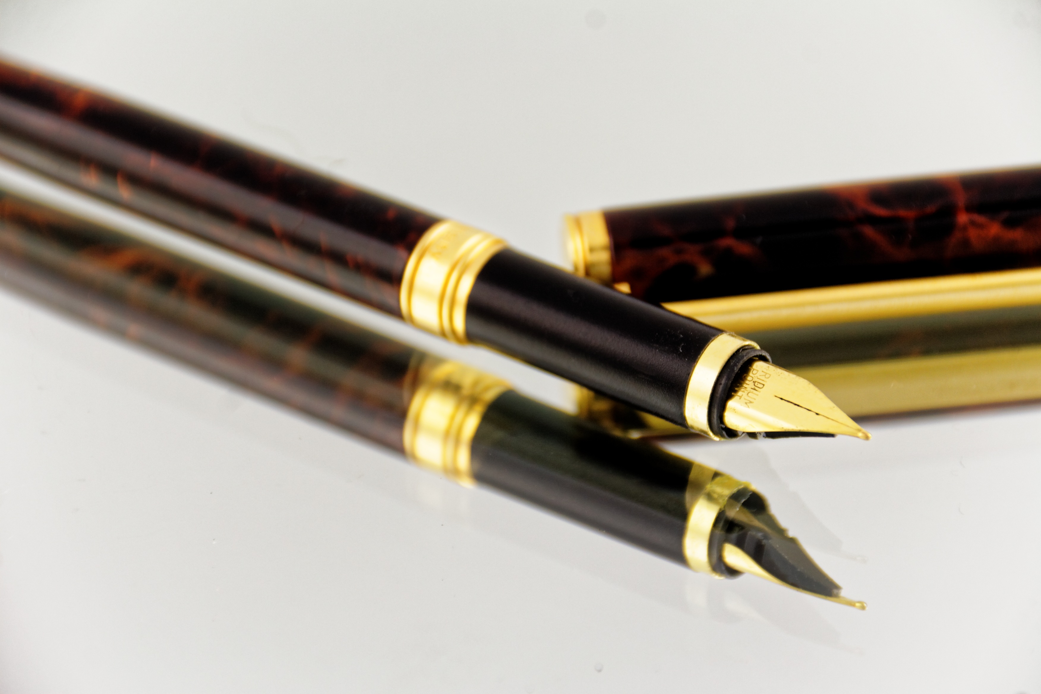 brown, high angle view, office, economy, paper, 2K, table, white background, fountain pen, focus on foreground, connection, black, indoors, fountain, still life, HD Wallpaper