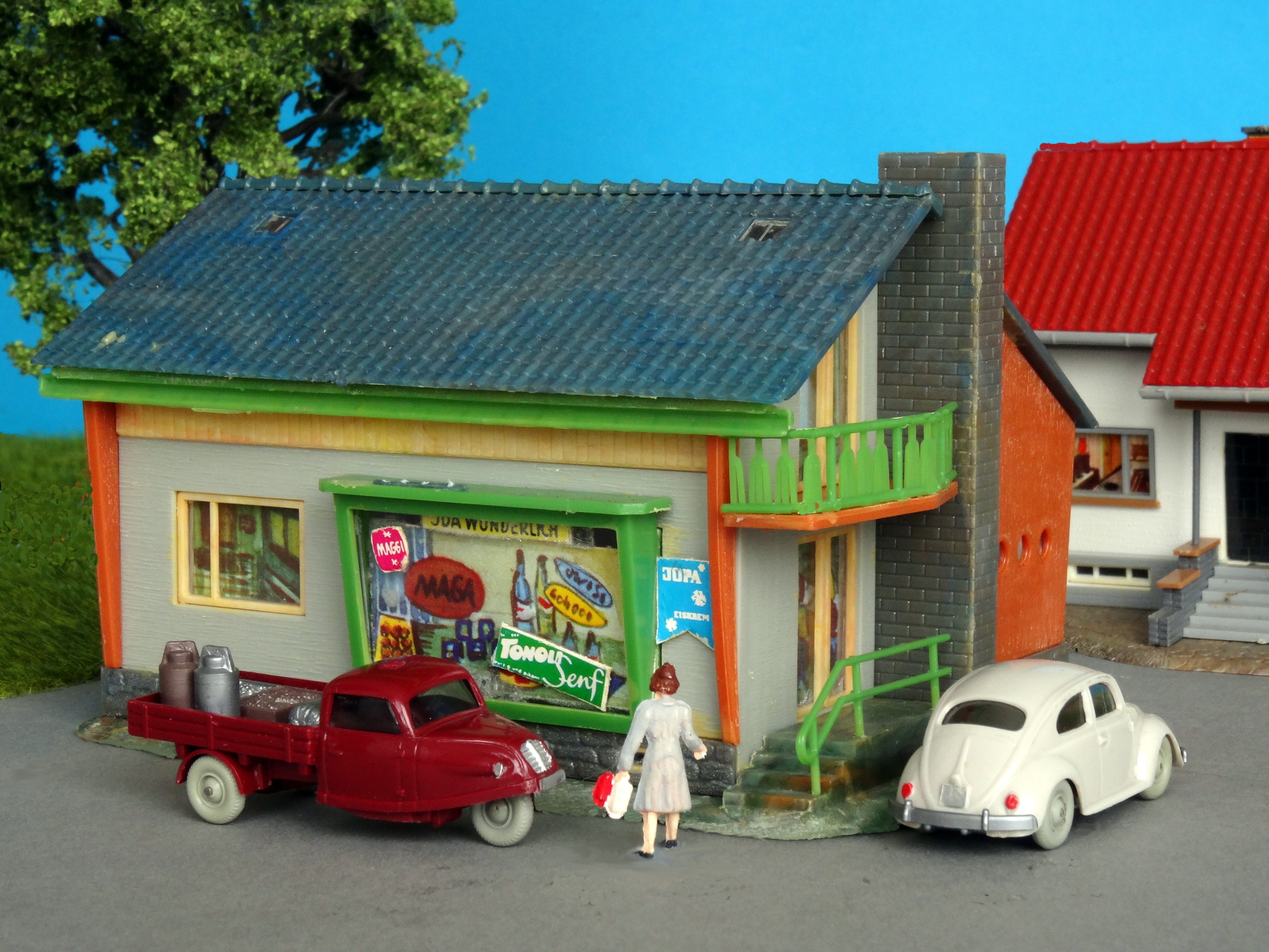 day, model train, mom-and-pop store, outdoors, architecture, 50s, goliath, sky, residential district, transportation, retail business, car, road, diorama, HD Wallpaper