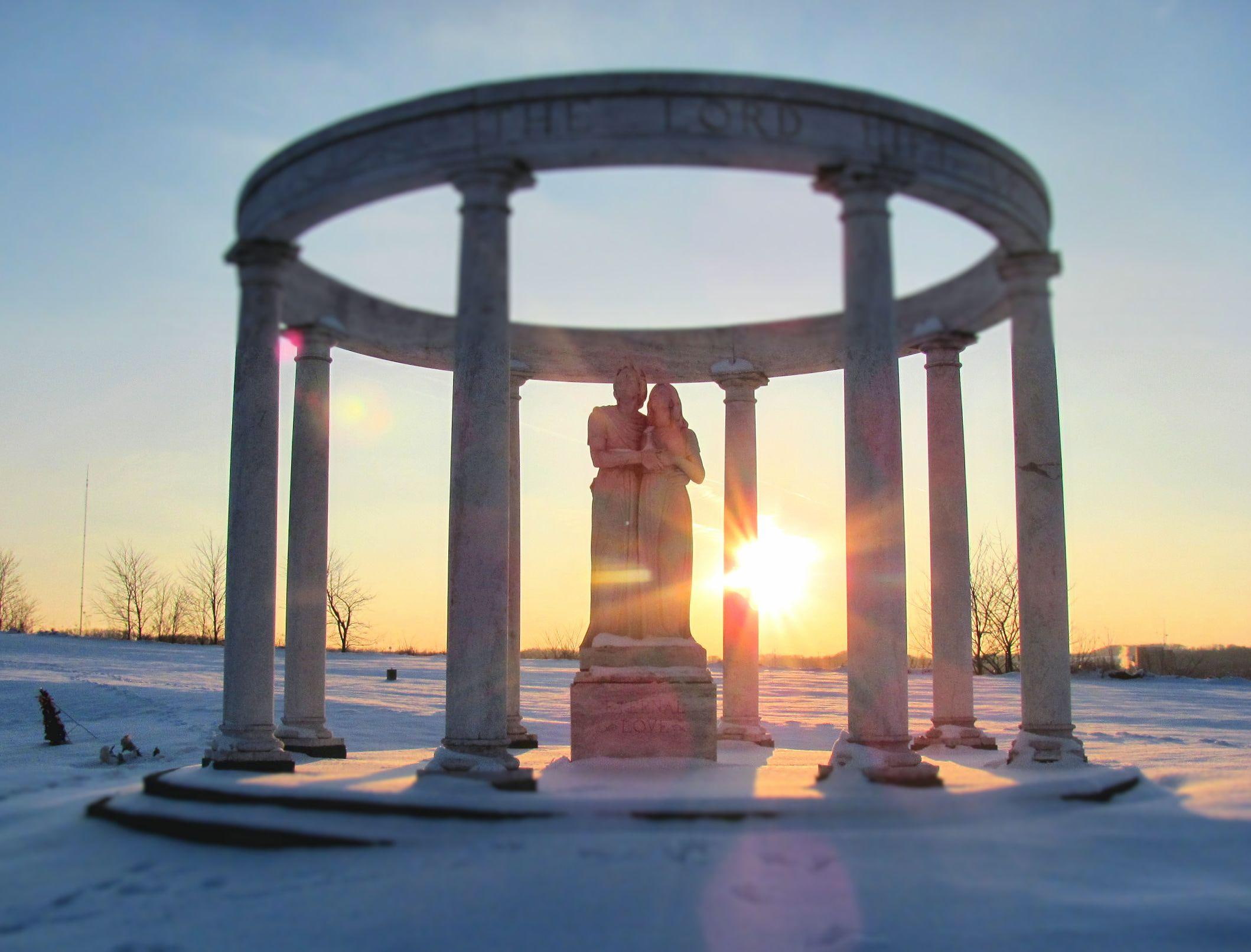 februrary, valentine, 1080P, nature, couple, shadows, snuggle, snow, together, winter, architecture, sunset, love, statue, cuddle, HD Wallpaper