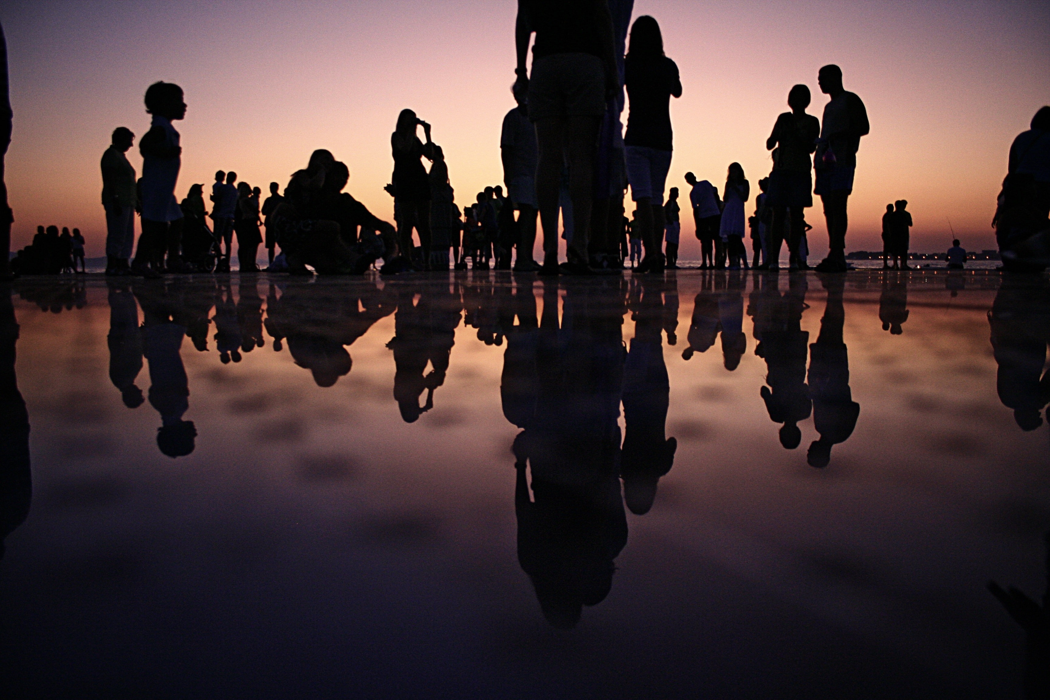 lifestyles, sunset, sky, tourism, reflection, large group of people, silhouette, group of people, symmetry, night, 2K, real people, dark, water, people, HD Wallpaper