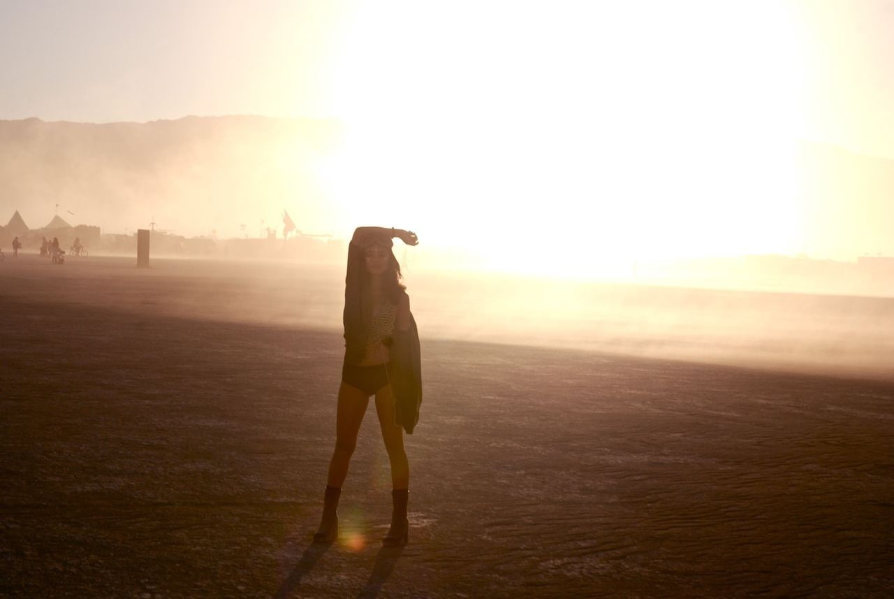 environment, lifestyles, full length, sun, 720P, Nathalie Kelley, sunset, landscape, rear view, beauty in nature, field, real people, lens flare, outdoors, HD Wallpaper