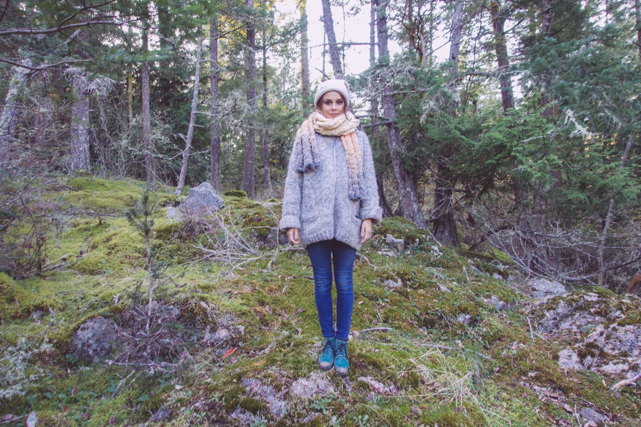 tree, growth, forest, Nathalie Kelley , day, lifestyles, 720P, young women, standing, clothing, warm clothing, woodland, looking at camera, young adult, HD Wallpaper