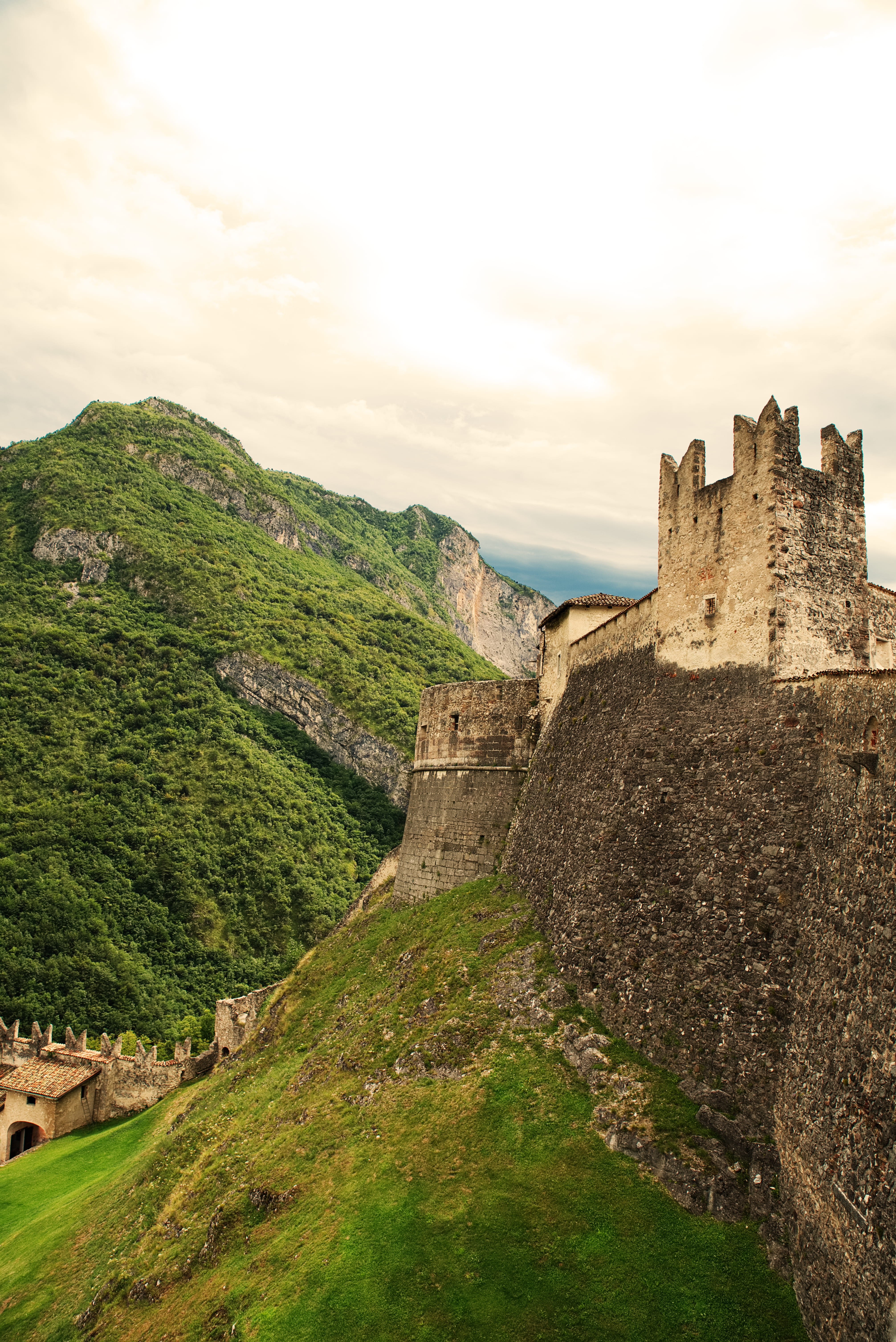 stone wall, ancient, paesaggi, mountain, travel destinations, trentino-south tyrol, castle, building exterior, 5K, ancient civilization, fortified wall, Phone HD Wallpaper