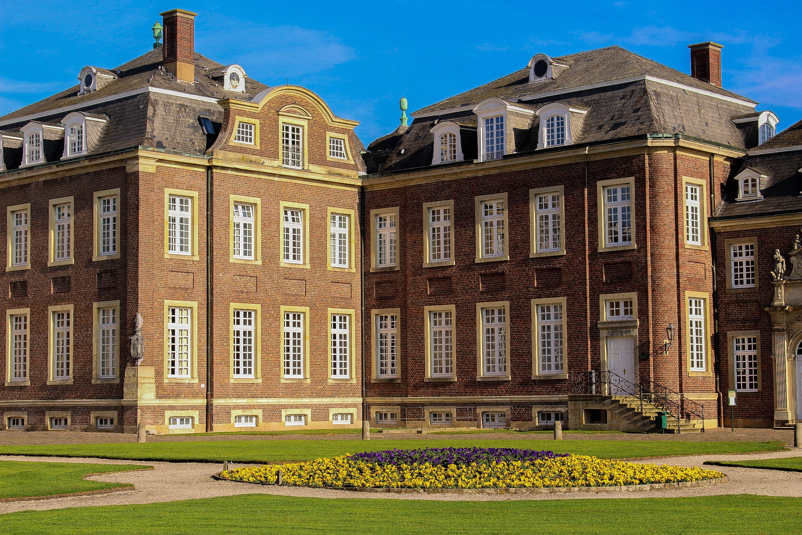 moated castle, brown, near, building, historically, landscaped garden, the past, house, building exterior, built structure, architecture, day, sky, lawn, HD Wallpaper