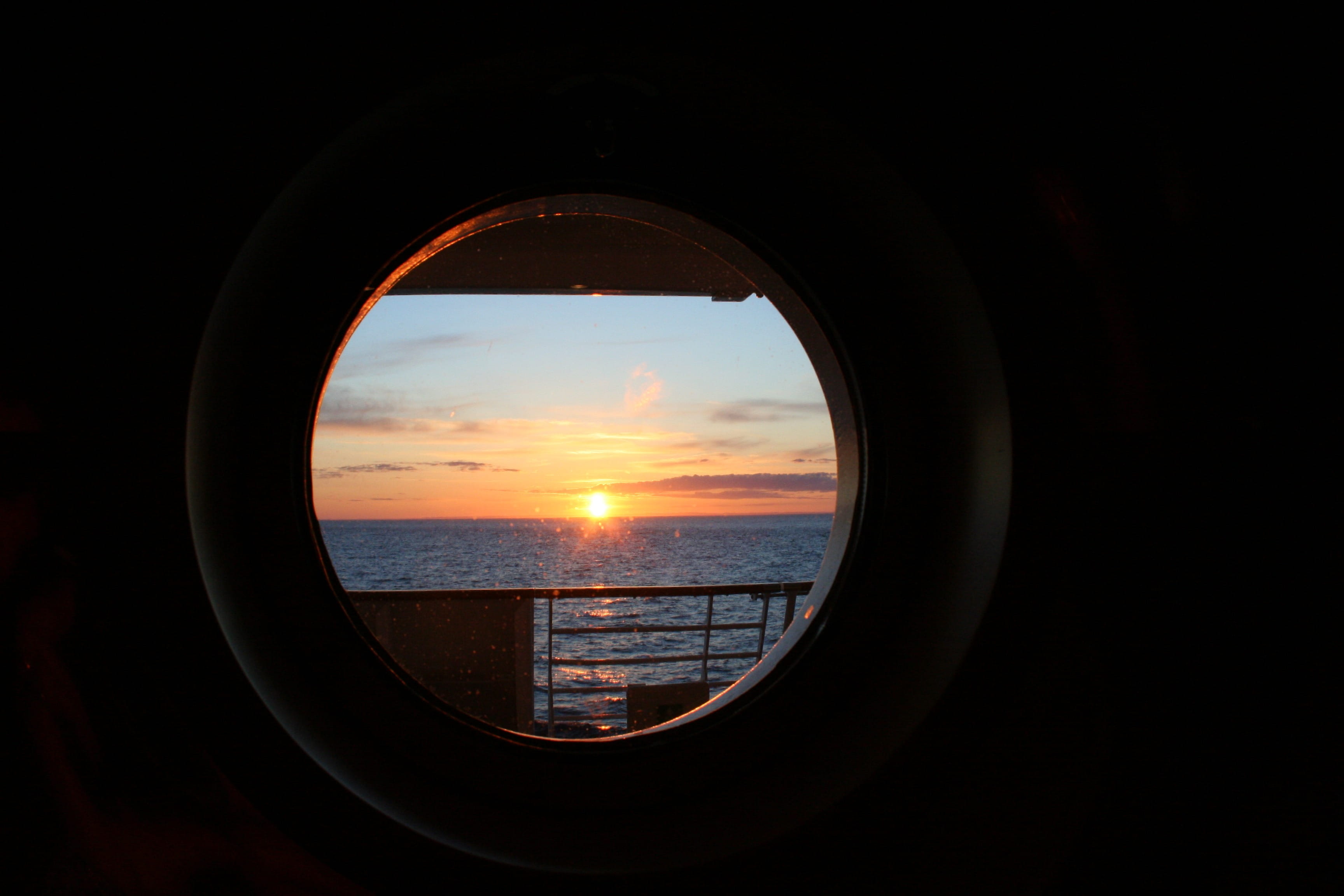 beauty in nature, luxury cruise ship, circle, scenics - nature, horizon over water, cloud - sky, sea, large, lens flare, on lake, tranquility, north sea, HD Wallpaper