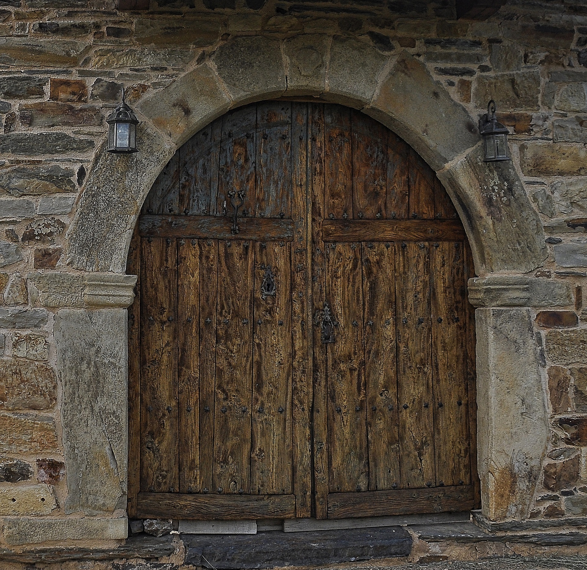 old, door, outdoors, ornate, double doors, archway, entrance, doorway, 1080P, safety, protection, residential, arch, the past, built structure, stone wall, HD Wallpaper