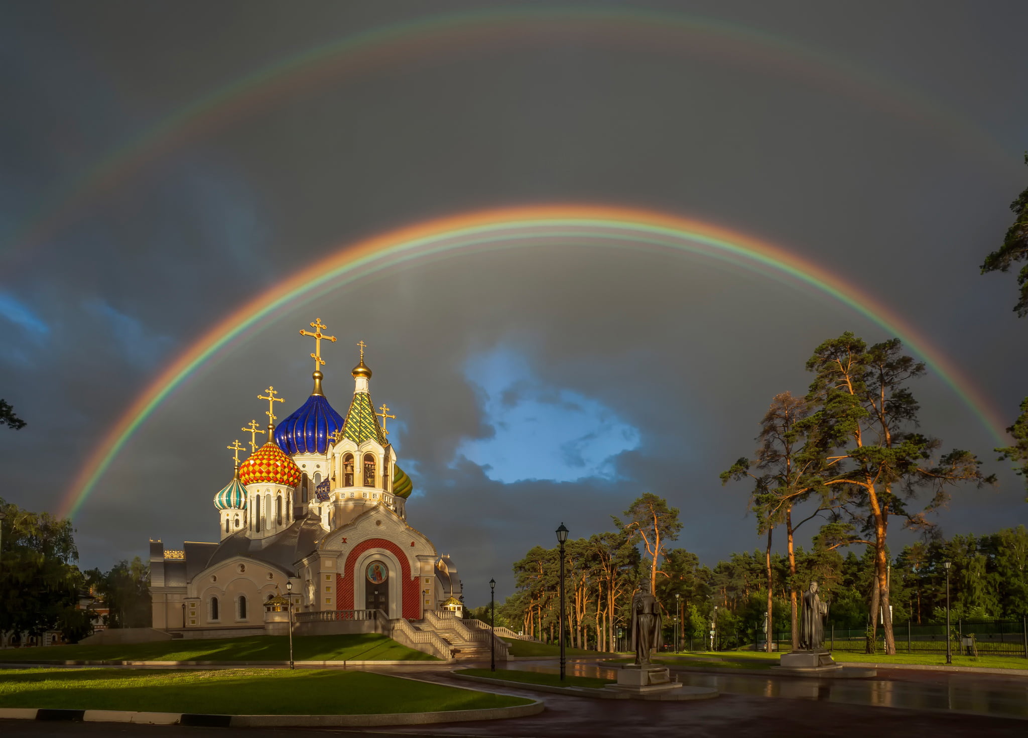 Moscow, river, belief, spirituality, multi colored, outdoors, no people, The temple of Saint Prince Igor of Chernigov, religion, cloud - sky, beauty in nature, HD Wallpaper