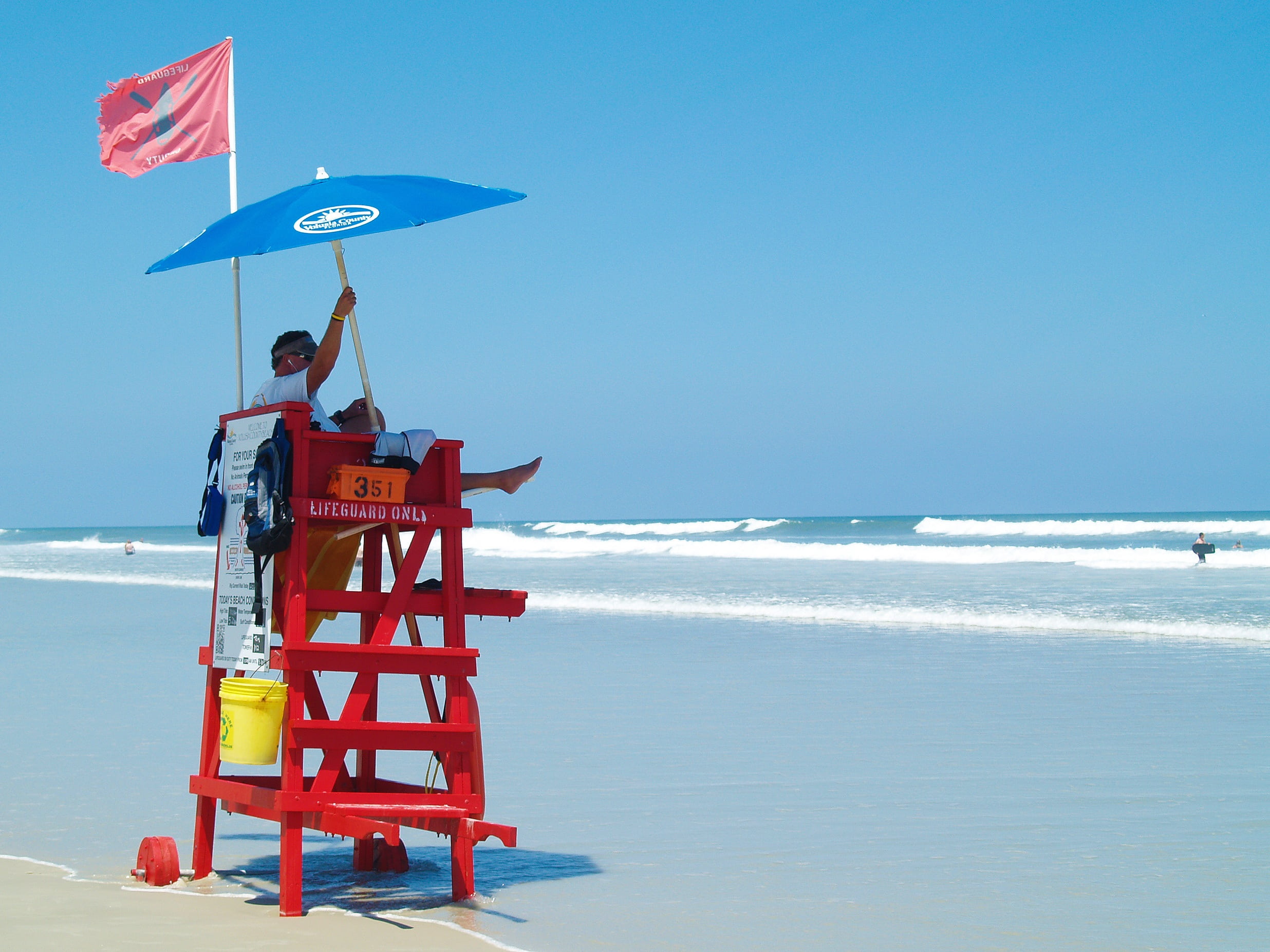 protection, flag, beauty in nature, outdoors, sand, lifeguard, nature, wind, lifeguard hut, horizon over water, man made structure, 1080P, scenics - nature, HD Wallpaper