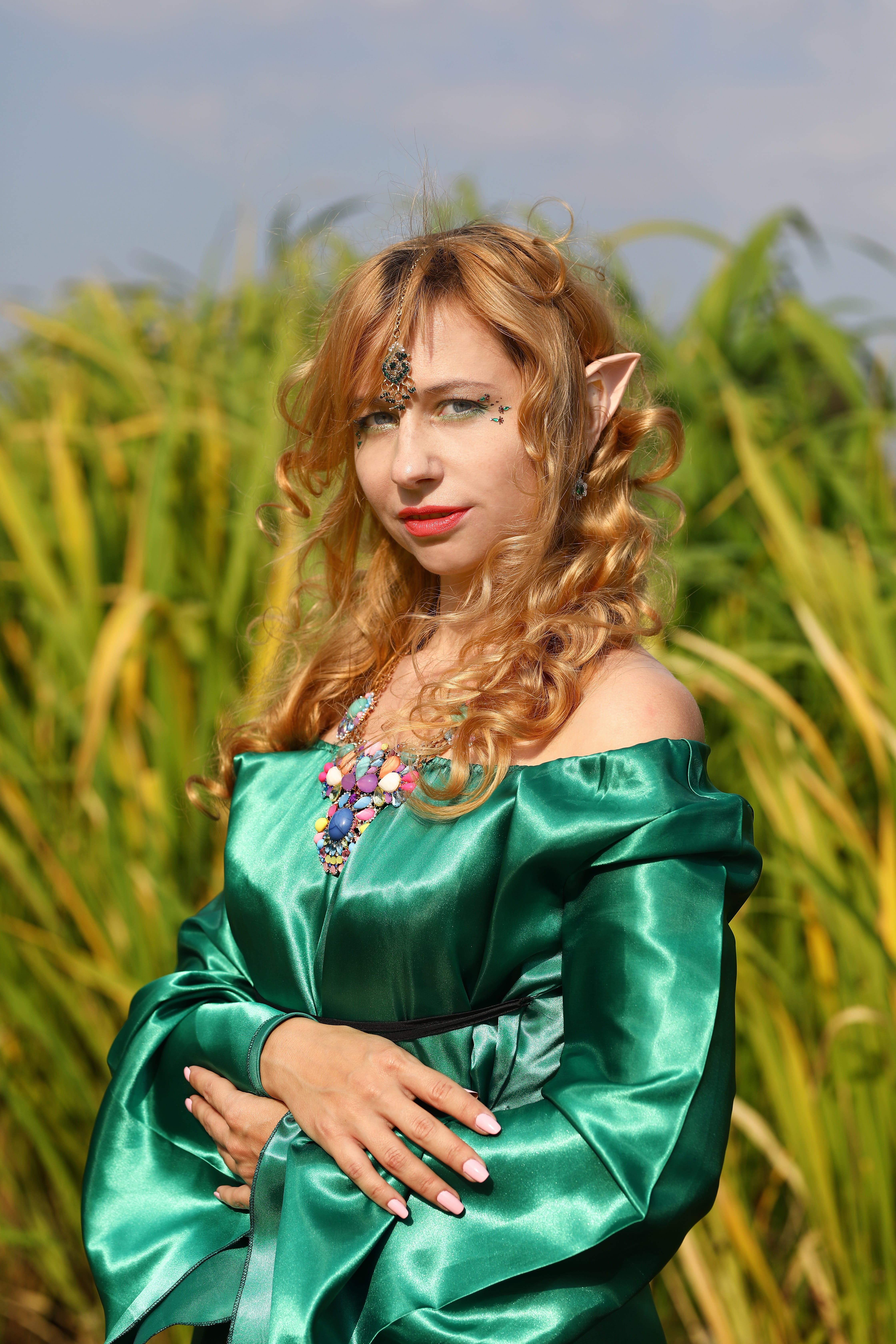 magically, witchcraft, the enchantress, magic, young adult, queen, hairstyle, real people, elf, one person, 5K, tolkien, field, nature, land, green color, Phone HD Wallpaper