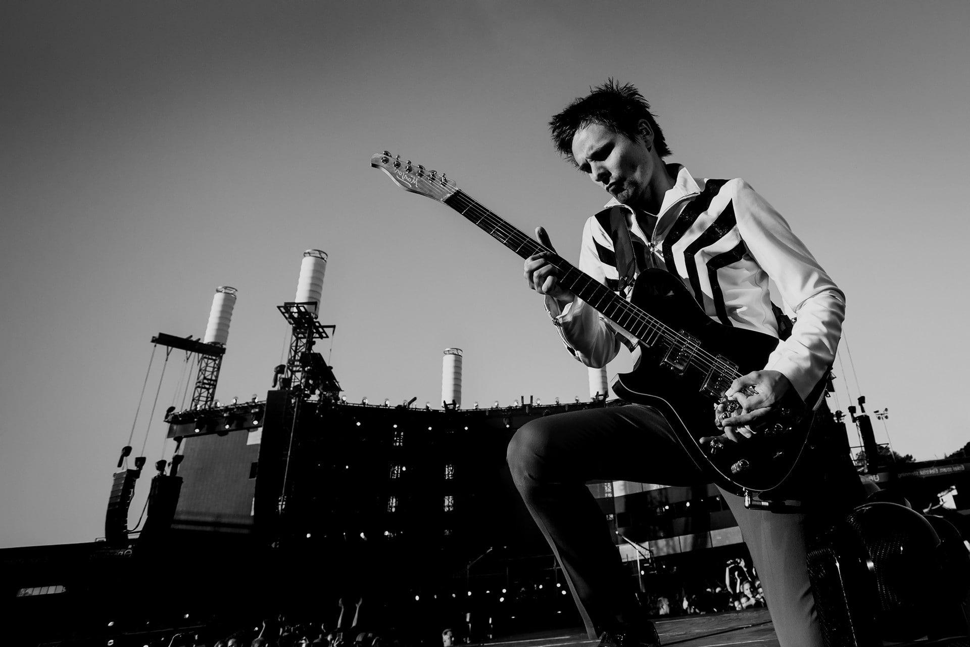 guitar, men, holding, muse, casual clothing, performance, young men, one person, Matthew Bellamy, electric guitar, musician, 1080P, arts culture and entertainment, HD Wallpaper