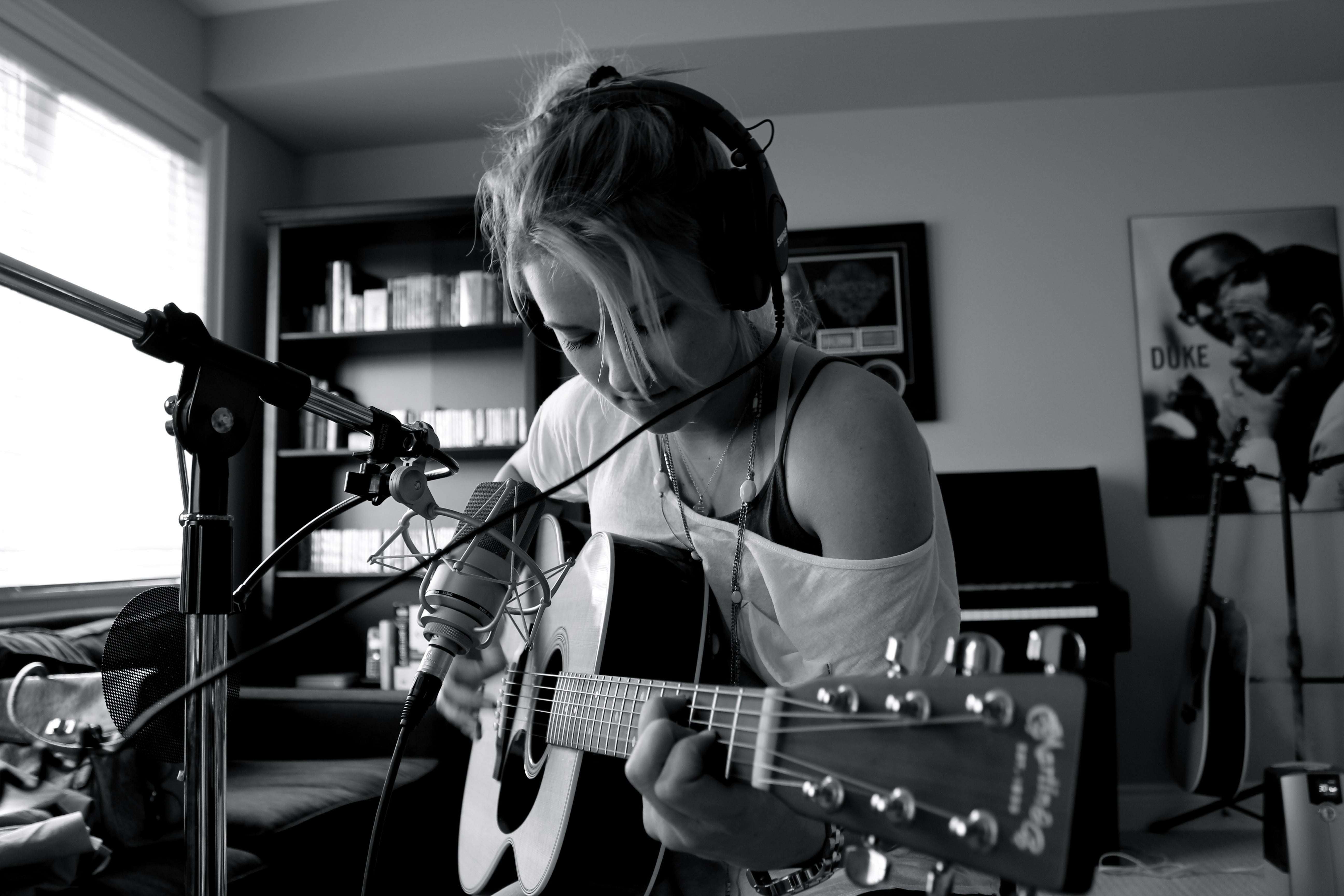 5K, monochrome, musical instrument, Emily Osment, real people, headphones, actress, guitar, playing, indoors, arts culture and entertainment, input device, HD Wallpaper