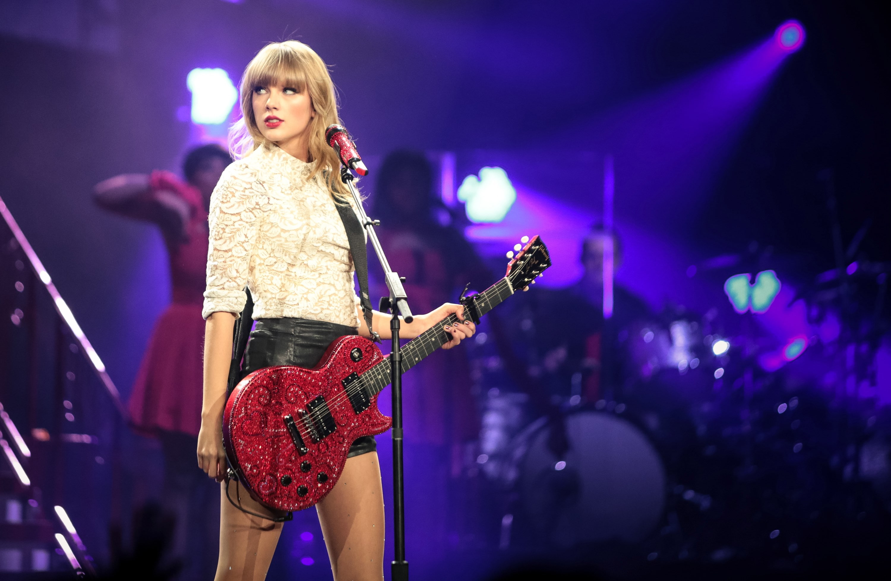 stage - performance space, performance, guitar, women, artist, stage, input device, playing, beautiful woman, taylor swift, popular music concert, musician, HD Wallpaper