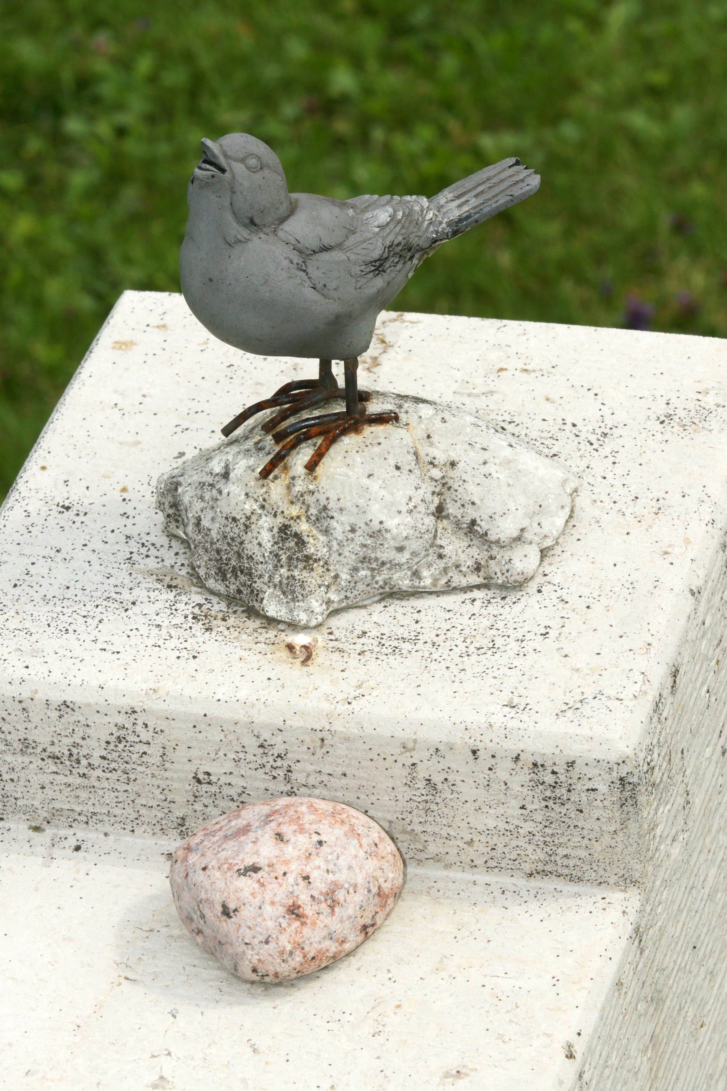 representation, cemetery, heavenly, animals in the wild, solid, day, outdoors, rock, no people, rock - object, tomb figure, animal wildlife, pigeon, 2K, Phone HD Wallpaper
