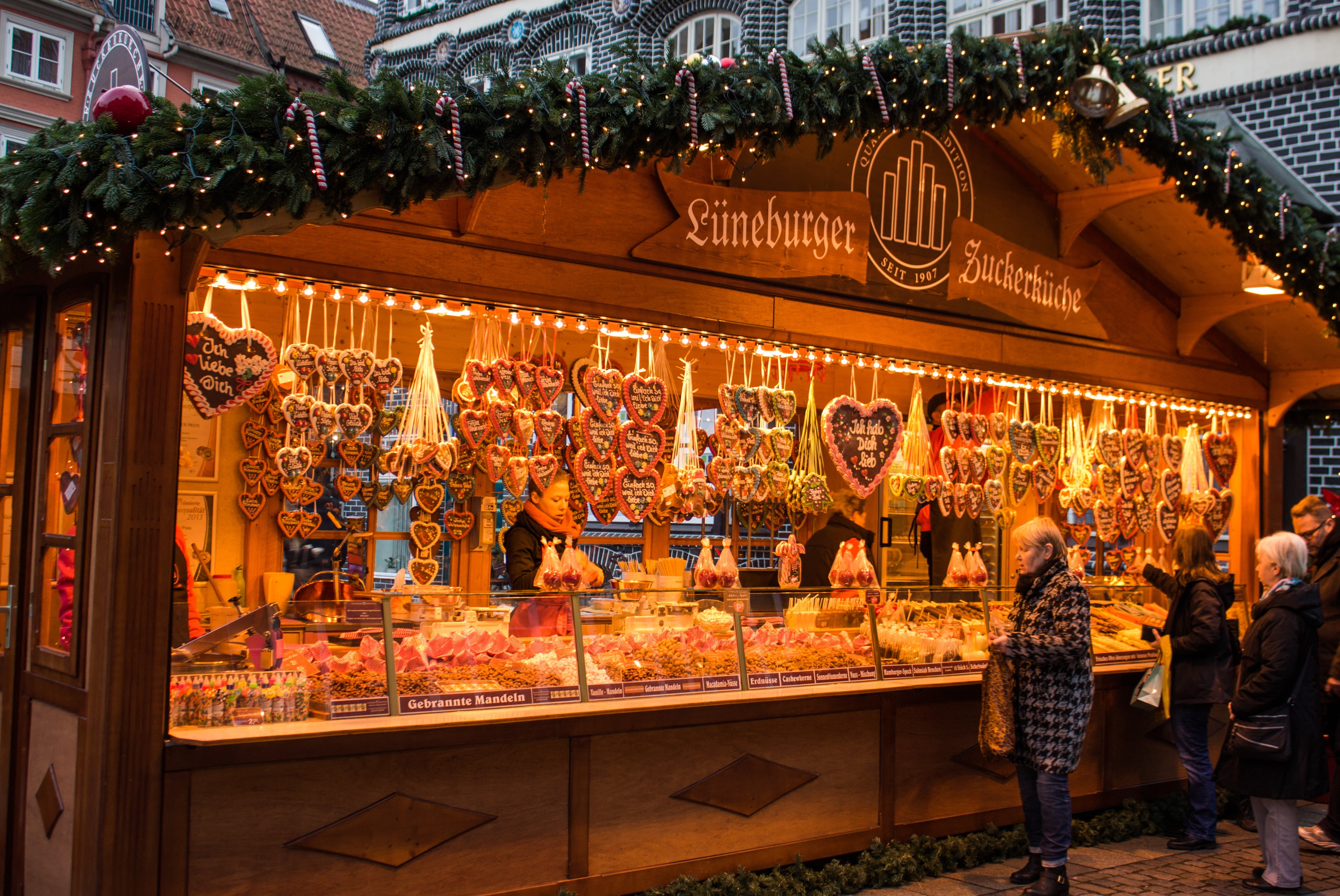 market stall, incidental people, arrangement, decoration, night, market, built structure, for sale, almonds, 4K, christmas market, consumerism, lüneburg, HD Wallpaper