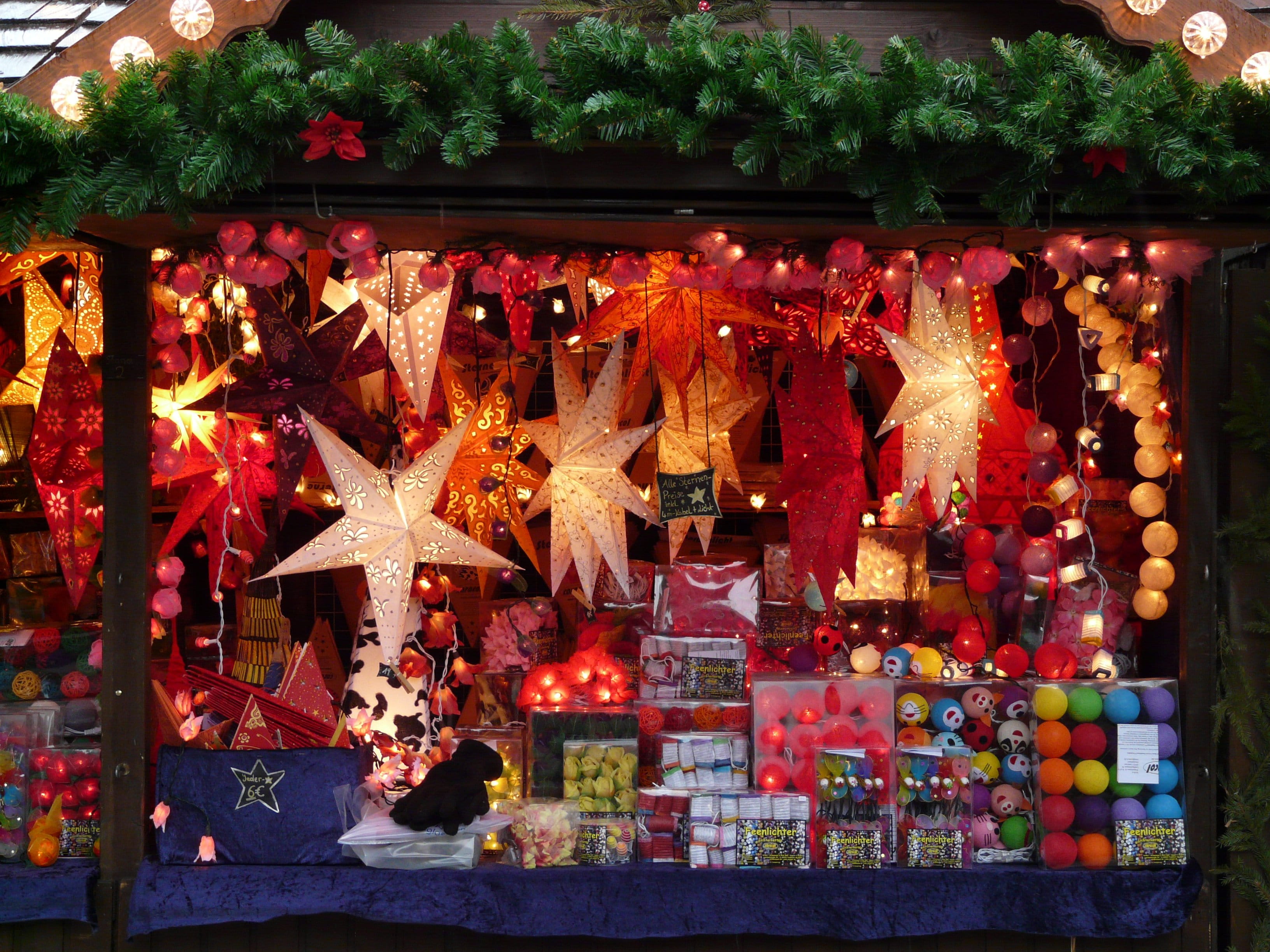 market stall, for sale, christmas market, christmas, 2K, Bude, Sales, sale, multi colored, indoors, celebration, poinsettia, hanging, market, abundance, HD Wallpaper