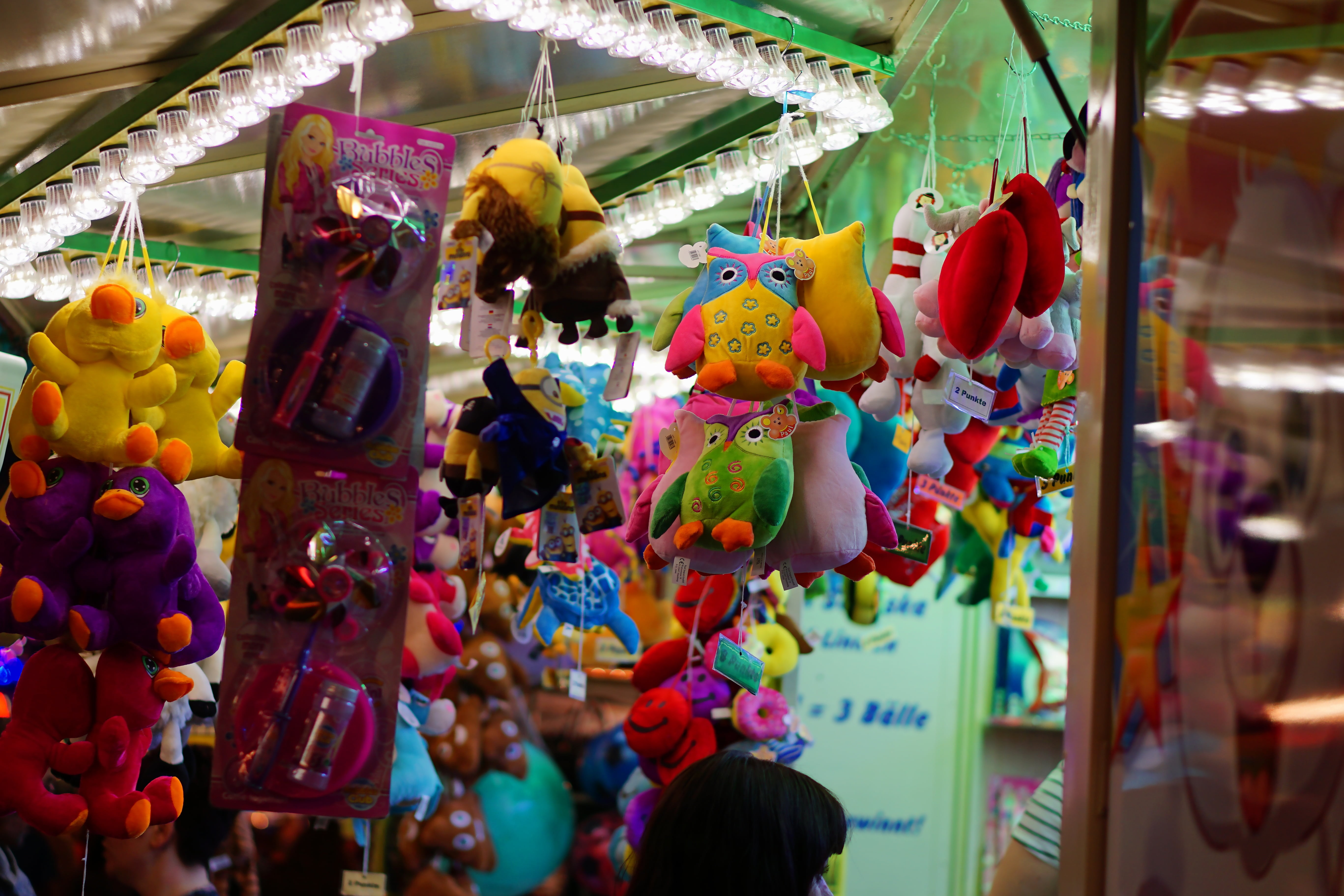 5K, decoration, joy, fairground, sale, lighting, consumerism, bumper cars, ferris wheel, abundance, no people, lamps, art and craft, retail, grin, soft toy, HD Wallpaper