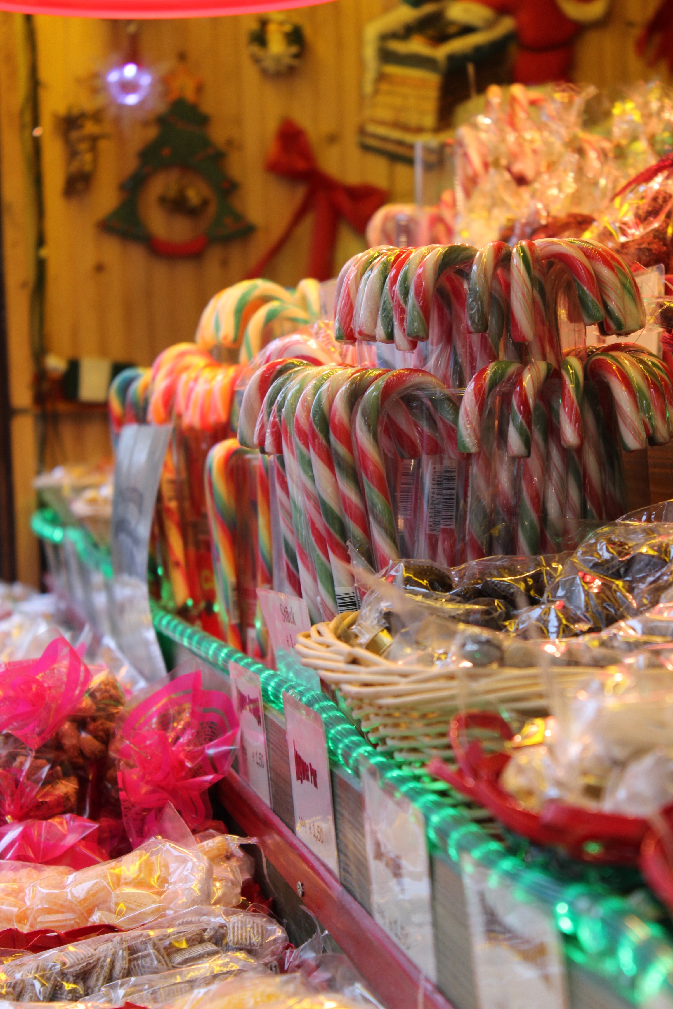 retail, year market, sale, candy, bude, for sale, food and drink, sweet, hand made sweets, small business, store, multi colored, temptation, candy canes, Phone HD Wallpaper