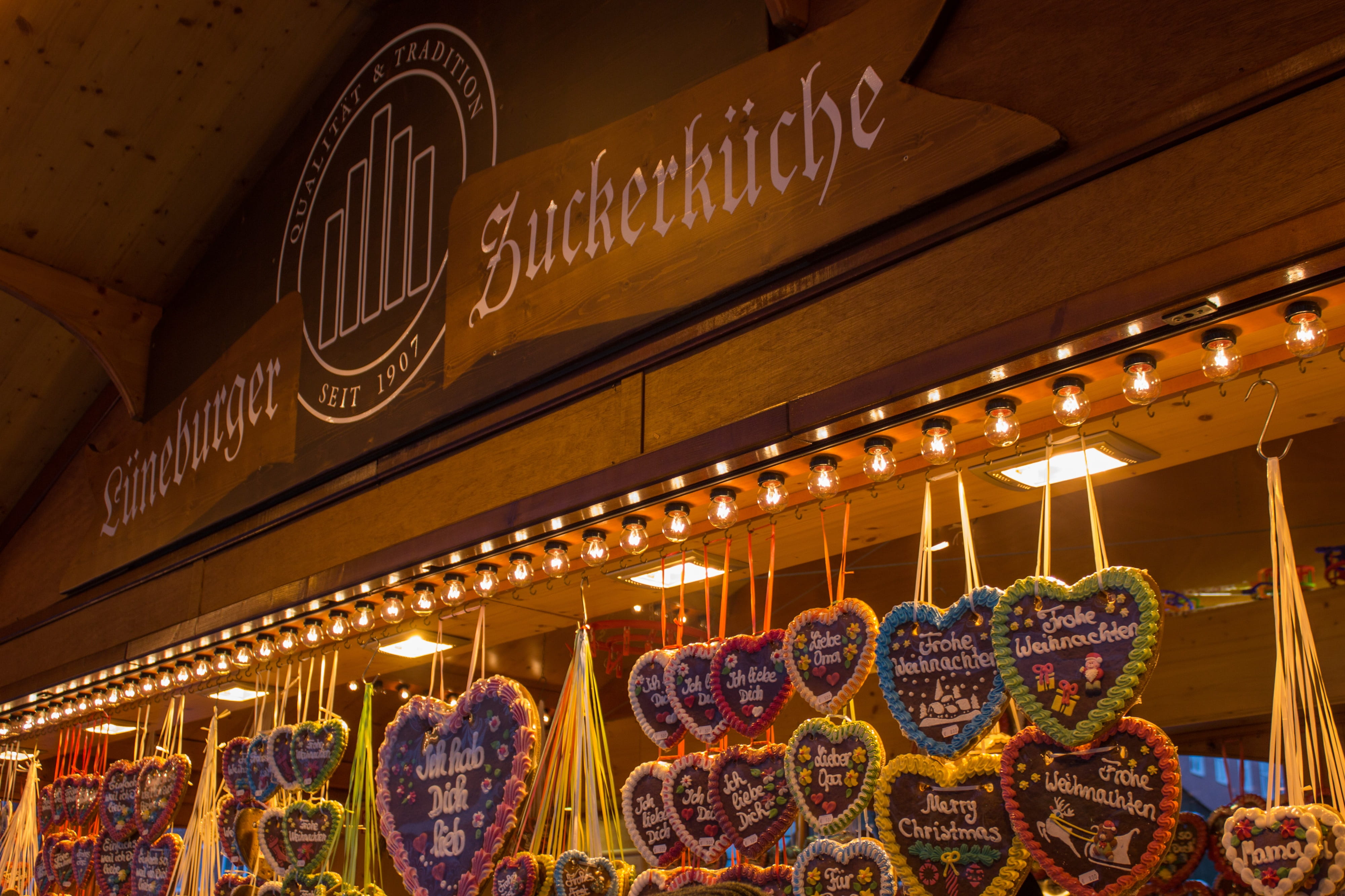 arts culture and entertainment, gingerbread heart, retail, food and drink, decoration, business, ceiling, illuminated, Lüneburg, lights, lichterkette, Bude, HD Wallpaper