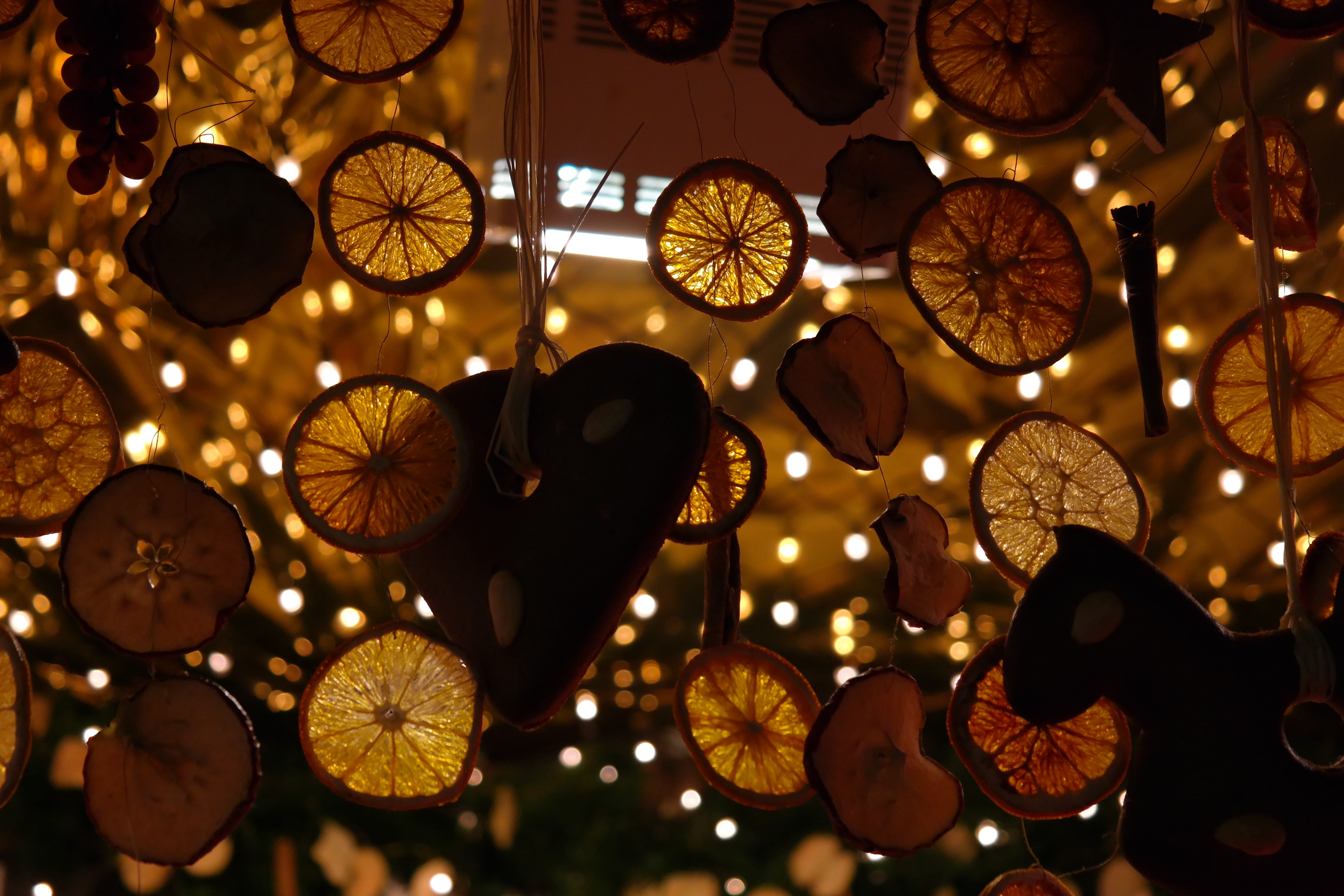ceiling, lemon slices, no people, stand, gingerbread heart, light, abundance, ornate, circle, indoors, christmas, illuminated, dried lemon slices, close-up, HD Wallpaper
