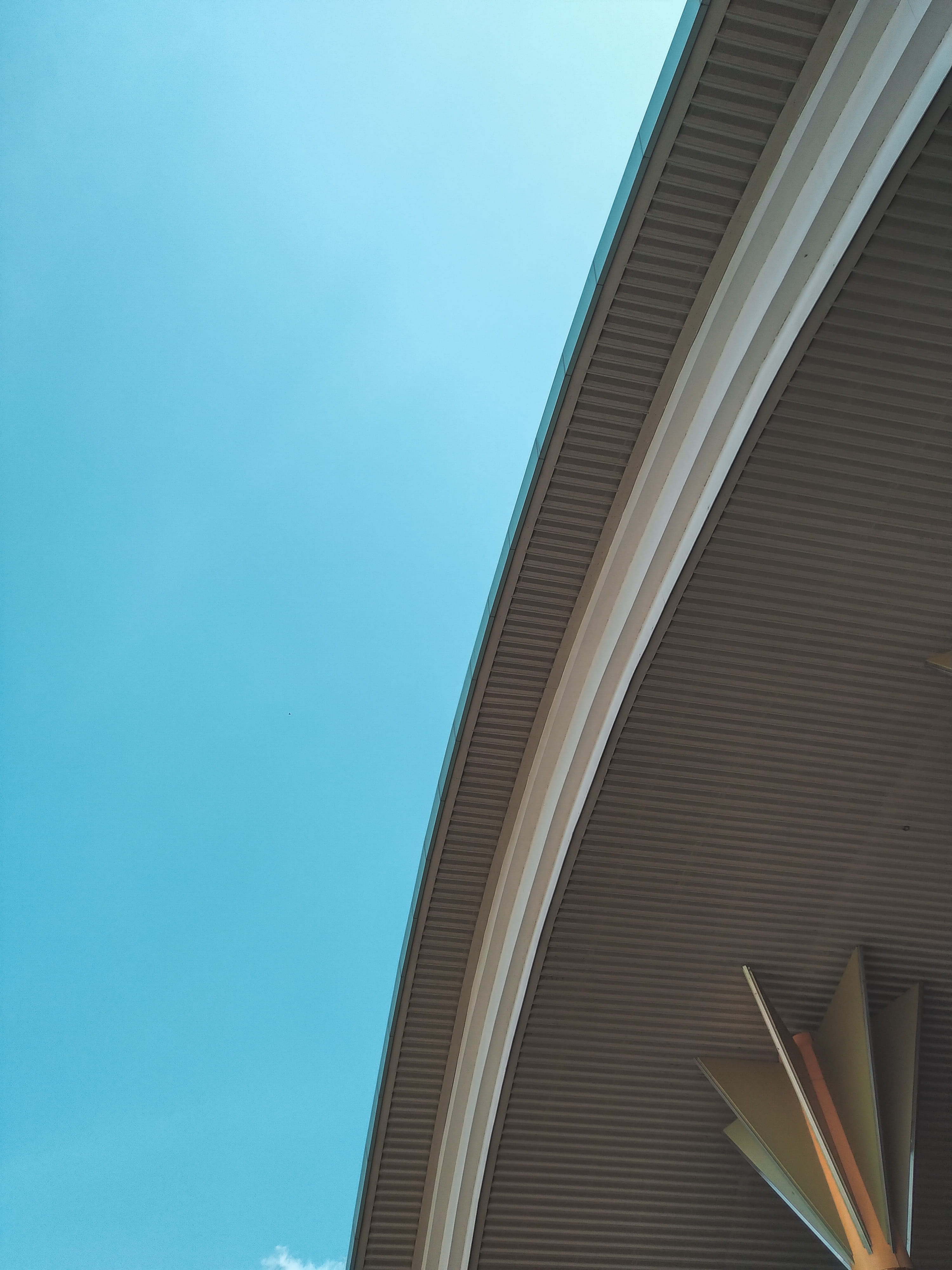 low angle view, copy space, road, office building exterior, sunlight, handrail, building exterior, azure sky, overpass, modern, yogyakarta, column, architecture, Phone HD Wallpaper