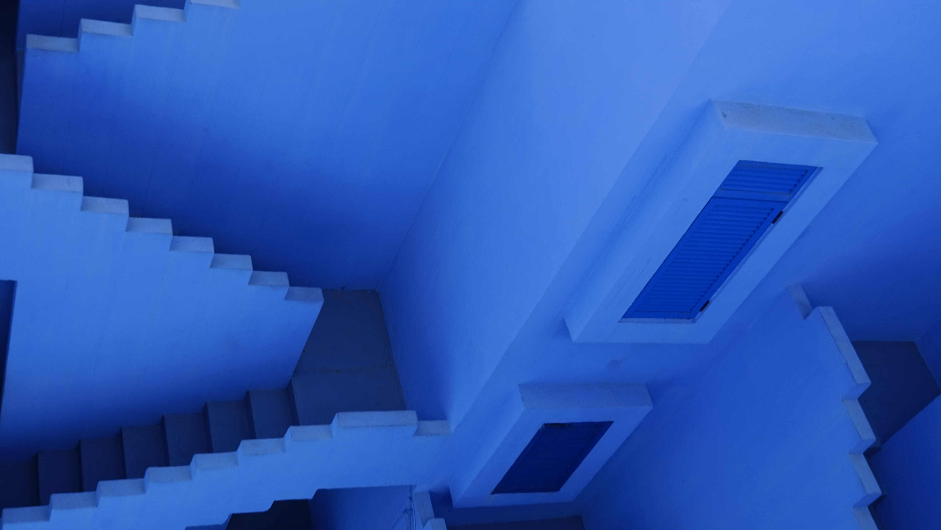 in a row, window, pillar, direction, day, blue, moving up, minecraft, 4K, high angle view, steps and staircases, crystal, staircase, railing, housing, HD Wallpaper