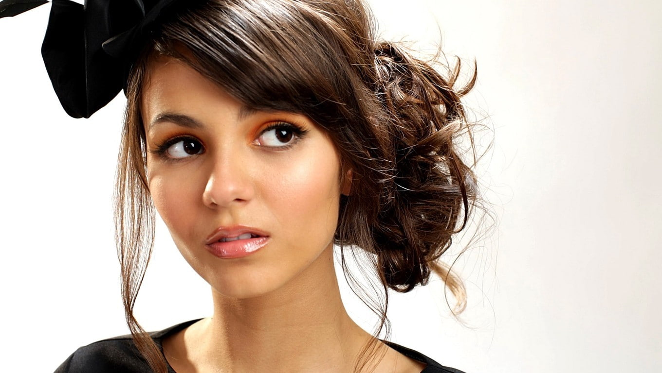 headshot, indoors, women, front view, white background, hair, fashion, studio shot, young women, Victoria Justice, close-up, beautiful woman, human hair, HD Wallpaper