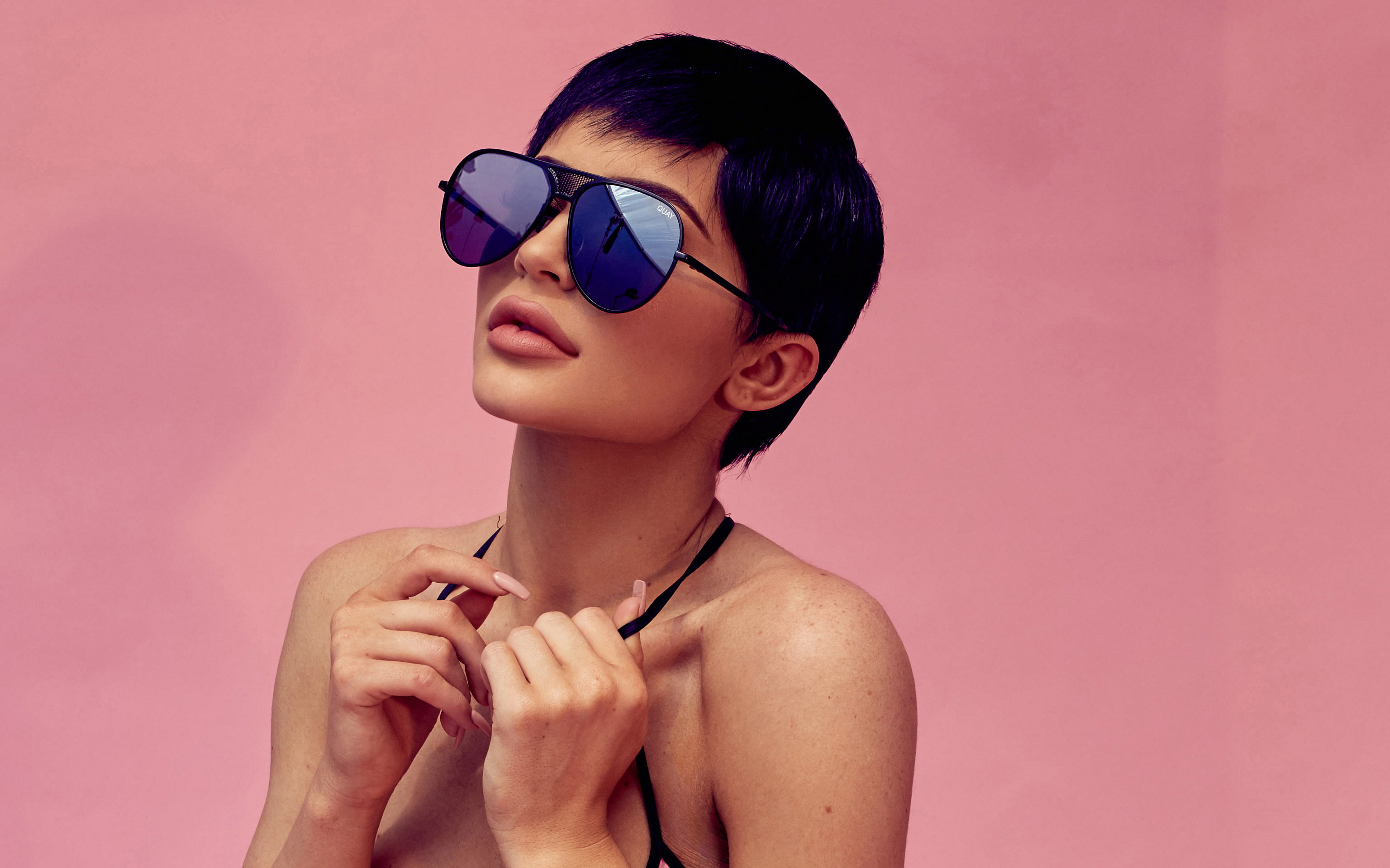 studio shot, hairstyle, portrait, Kylie, Jenner, adult, women, 2K, sunglasses, young women, colored background, headshot, hair, semi-dress, fashion model, HD Wallpaper