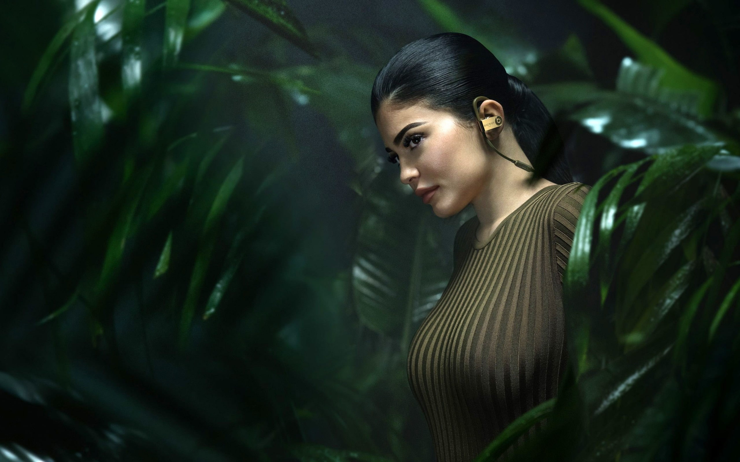 contemplation, looking away, plant part, hair, plant, palm leaf, tree, green color, 2K, jenner, leaf, women, black hair, beautiful woman, outdoors, HD Wallpaper