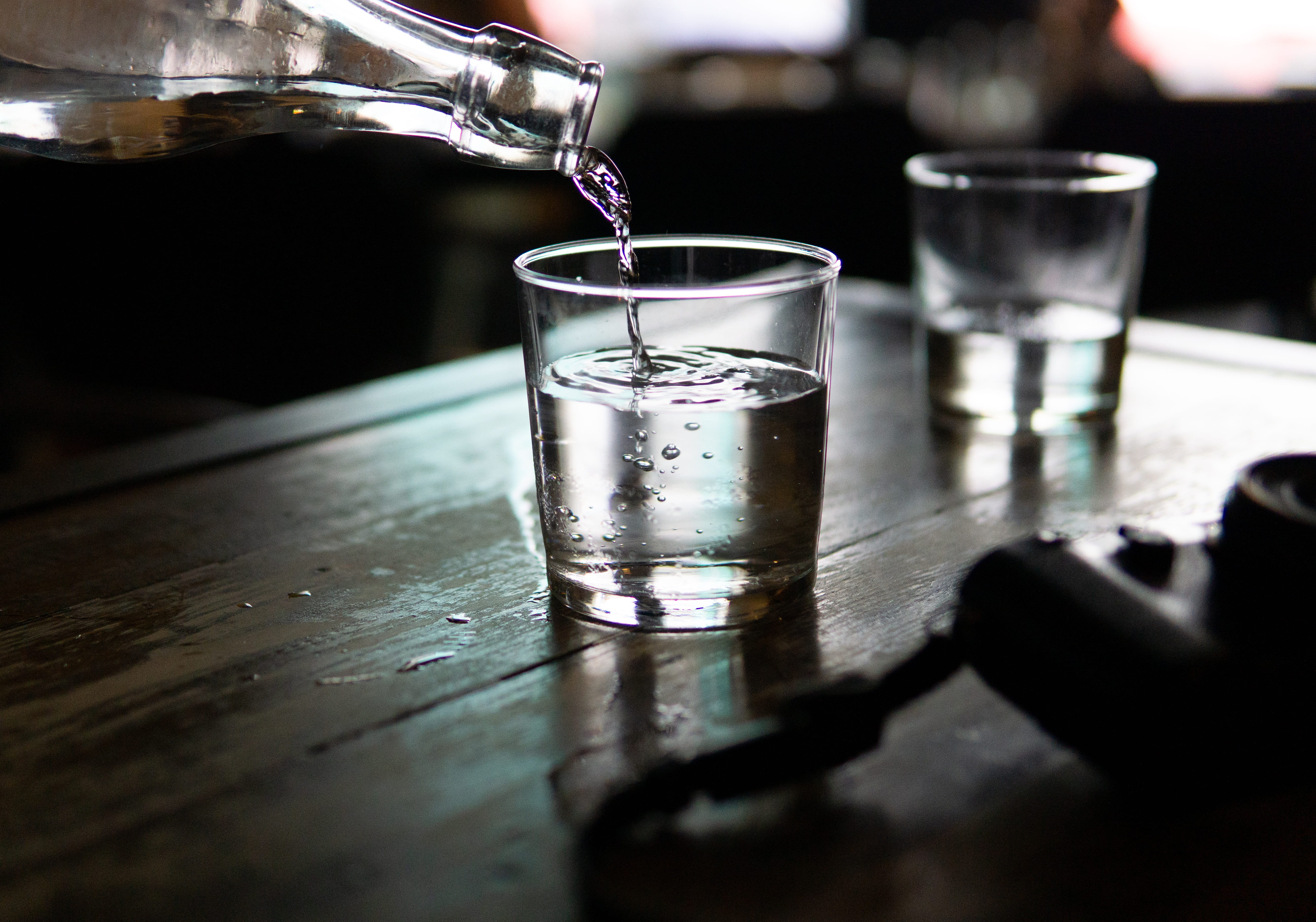 goblet, wood - material, beer, 5K, selective focus, bottle, household equipment, wine, indoors, beer glass, pouring, nature, water, banister, handrail, HD Wallpaper