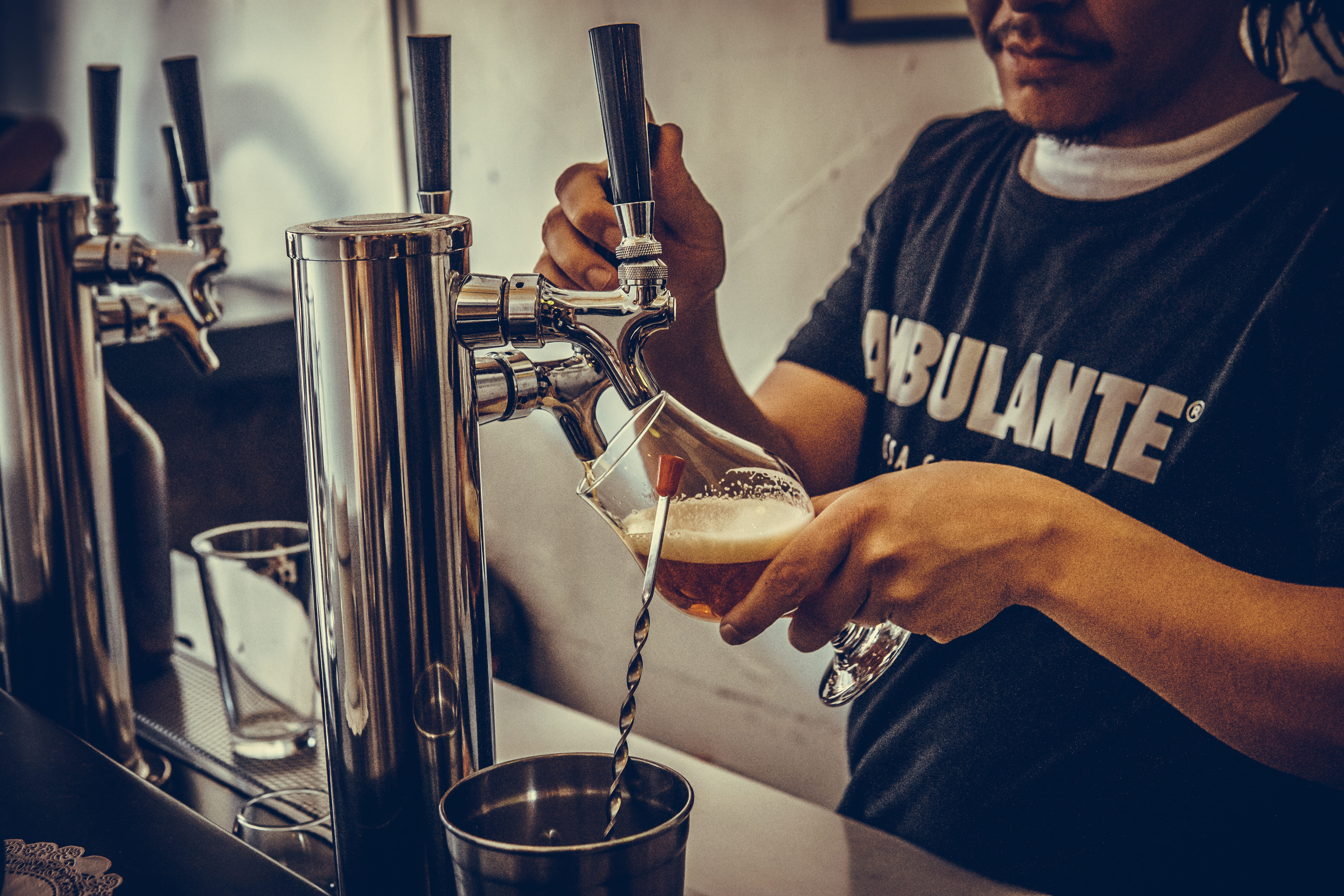 working, occupation, hlass, soda, finger, shirt, beer, holding, restaurant, skill, making, craft beer, cup, midsection, real people, drink, refreshment, HD Wallpaper
