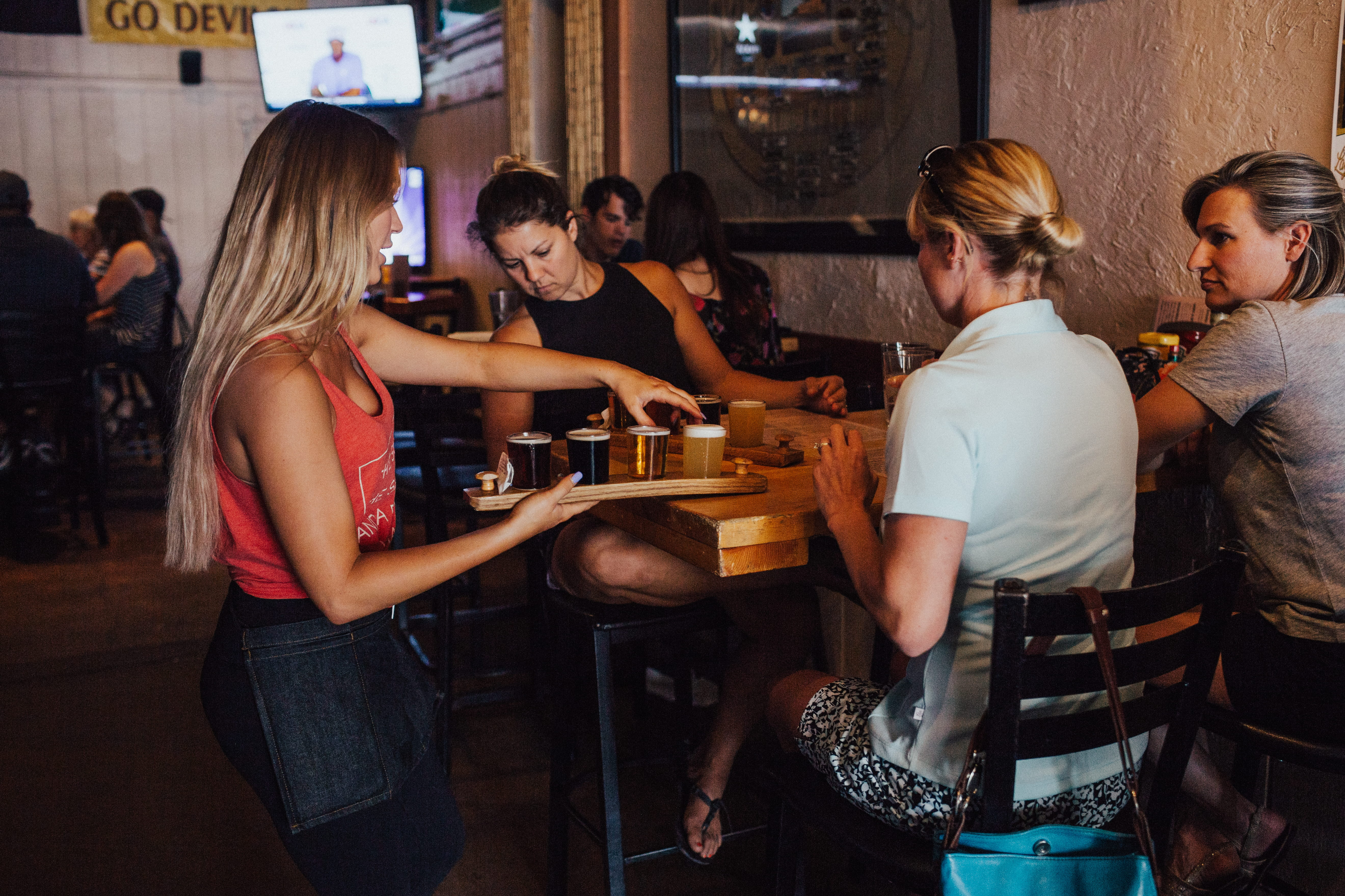 bar - drink establishment, bar counter, sitting, inside, establishment, alcohol, group of people, server, young adult, adult, young women, 5K, night, friendship, HD Wallpaper