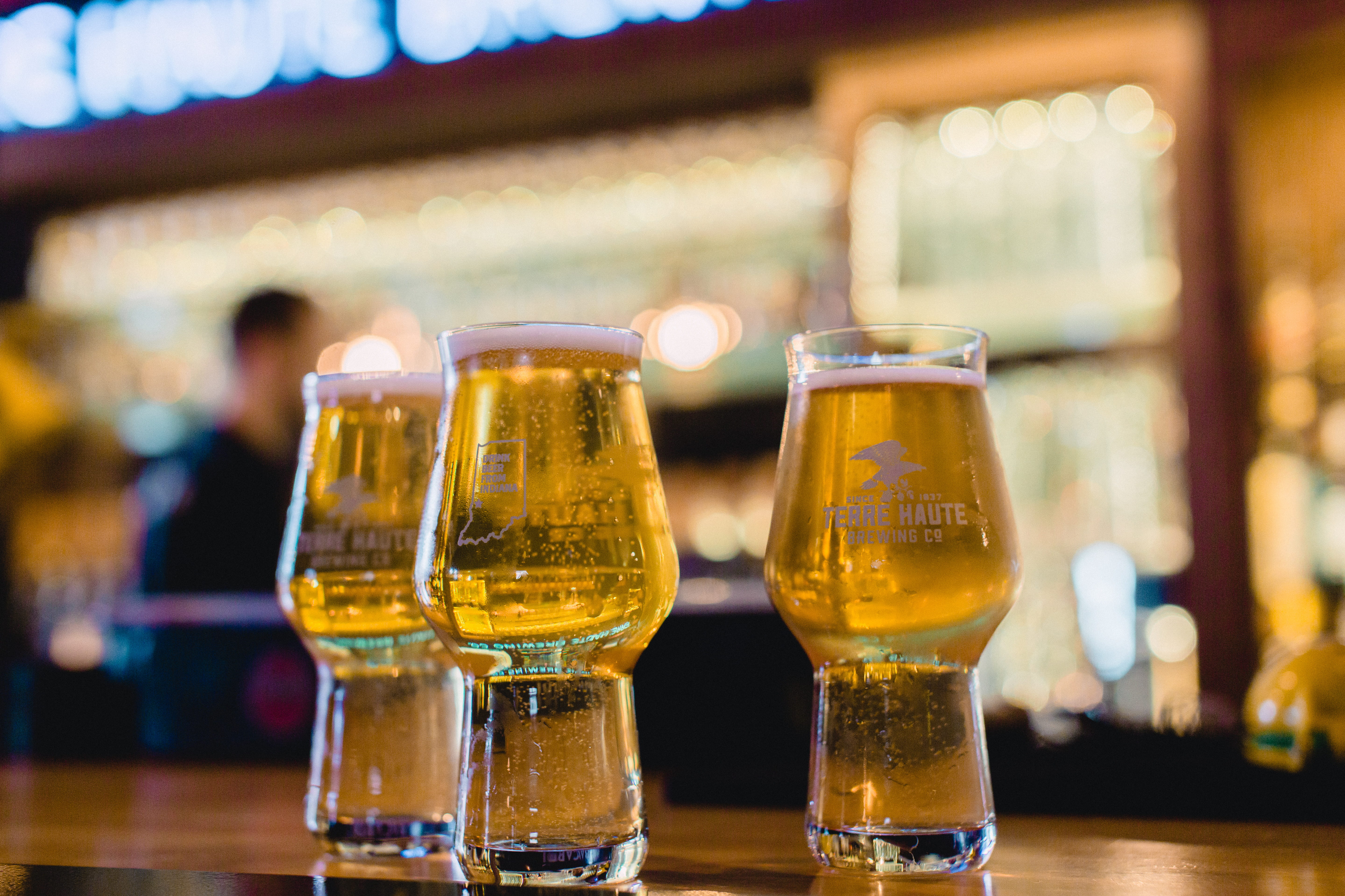 alcohol, refreshment, sitting, brewery, beverage, beer - alcohol, indoors, liquor, building, focus on foreground, still life, no people, craft beer, party, HD Wallpaper