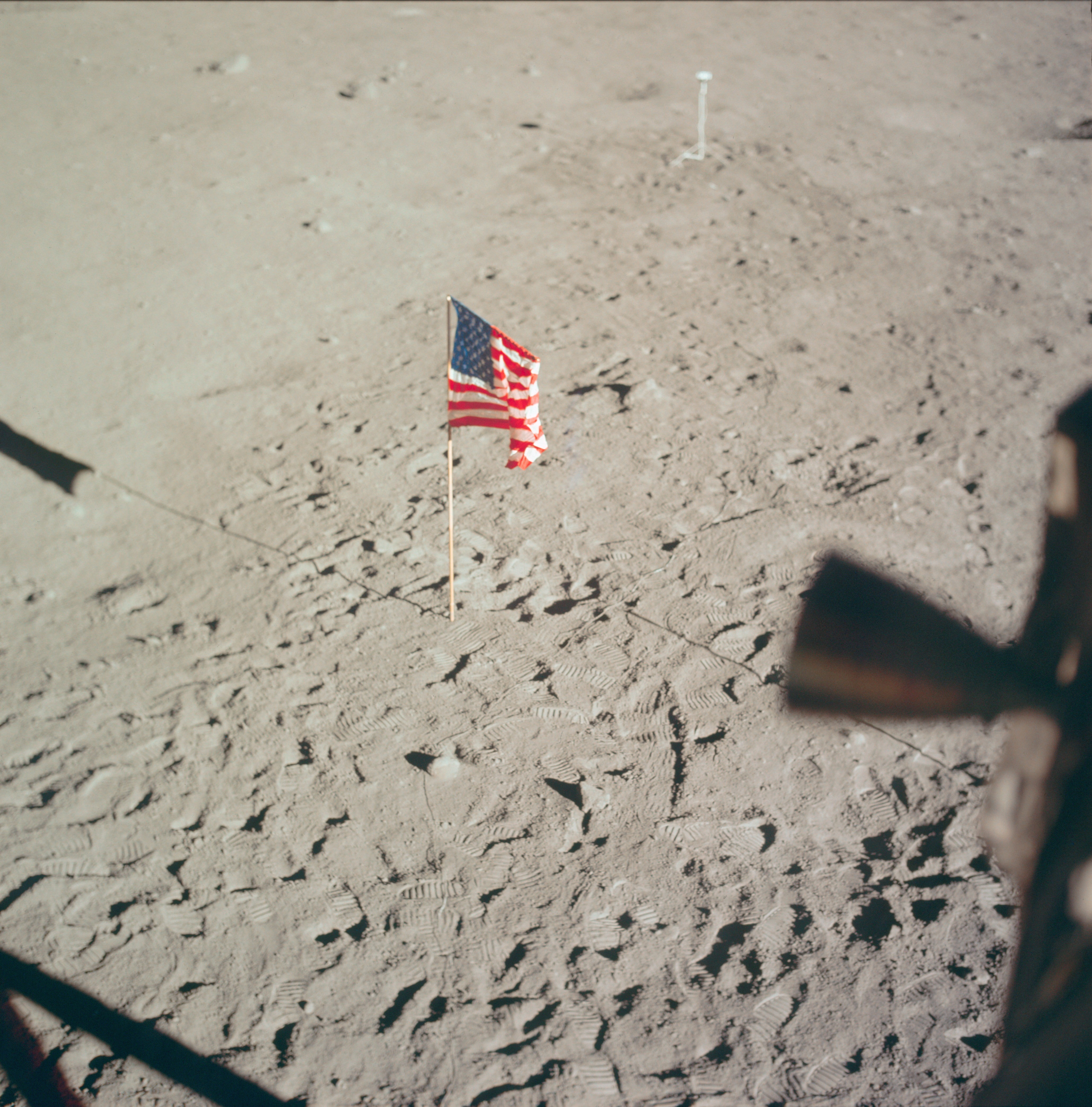 selective focus, flag, nature, Moon, sand, independence, pride, outdoors, land, star shape, no people, shape, beach, high angle view, close-up, 4K, landscape, Phone HD Wallpaper